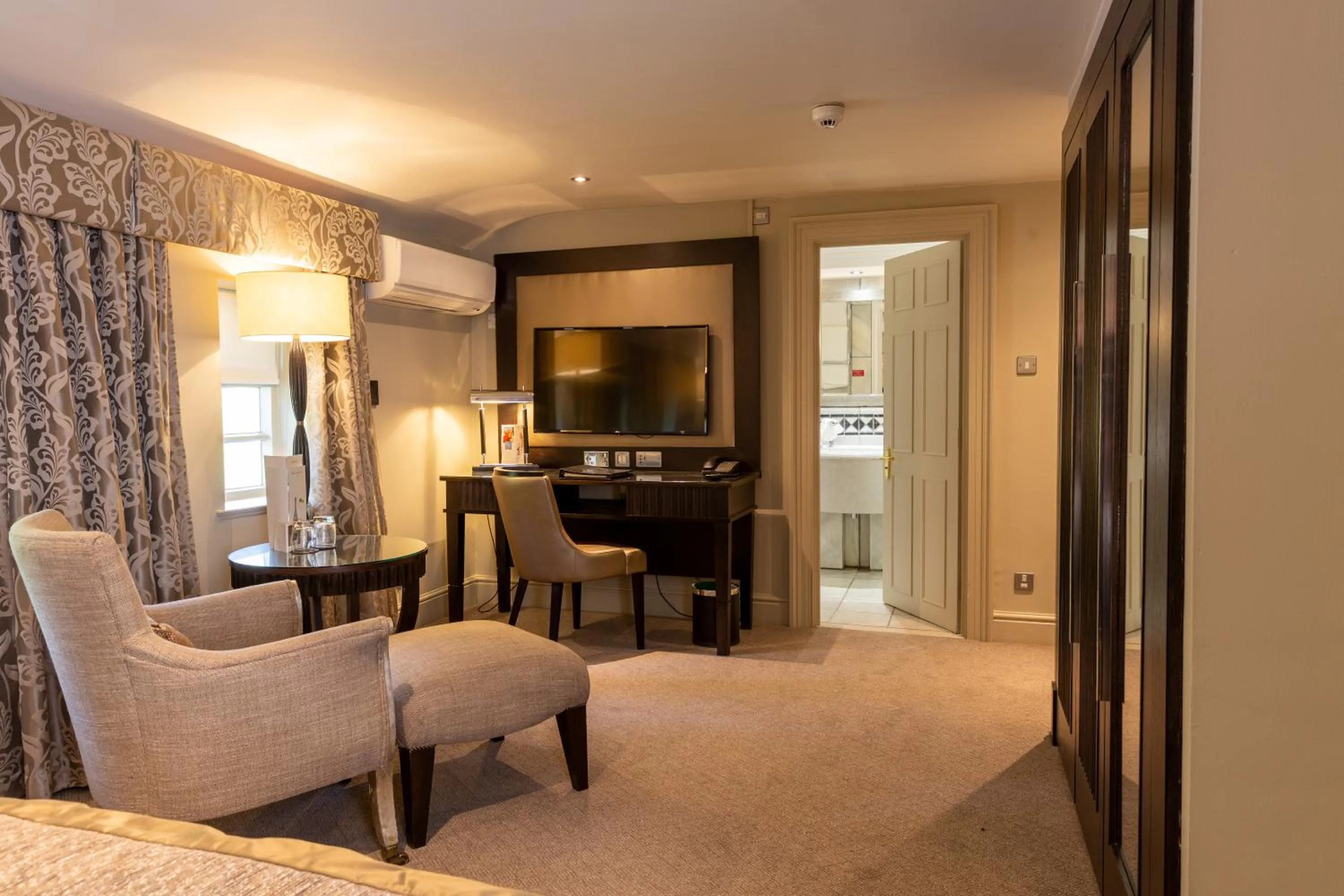 TV and multimedia in Wood Hall Hotel & Spa