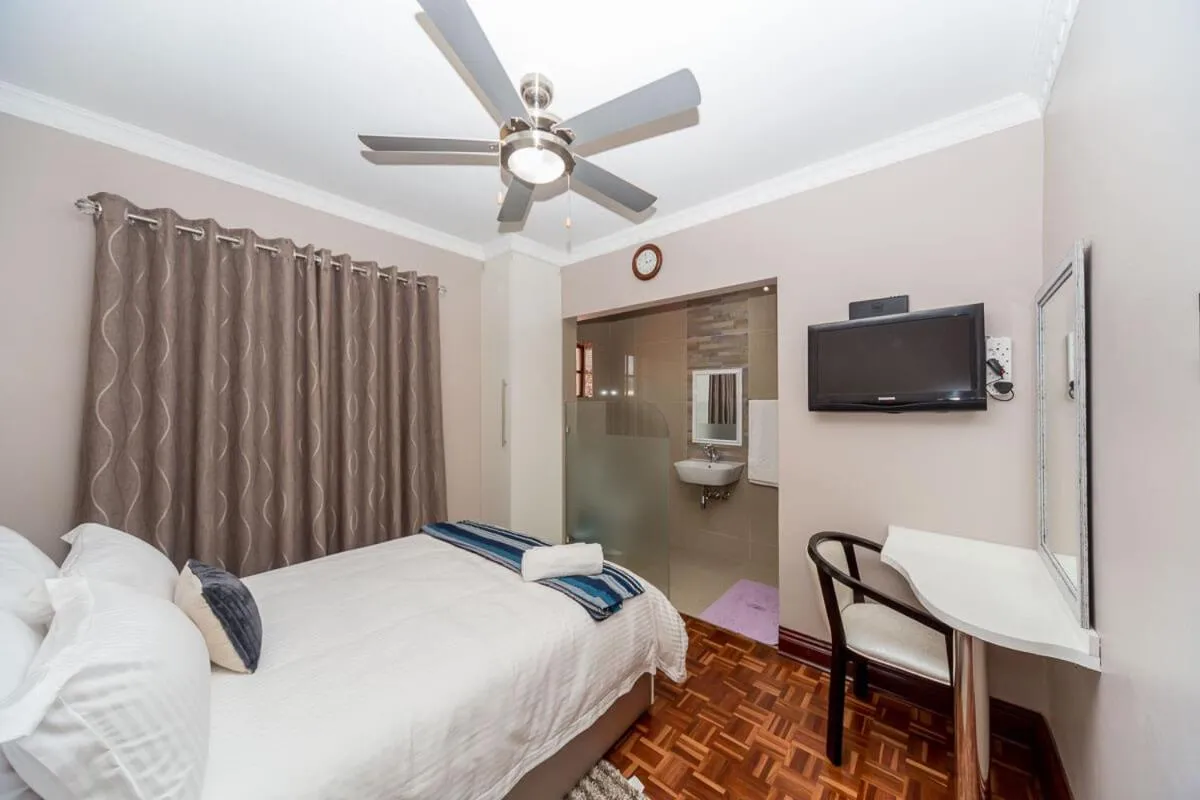 Bedroom, Bed in The Musafer Travel Lodge