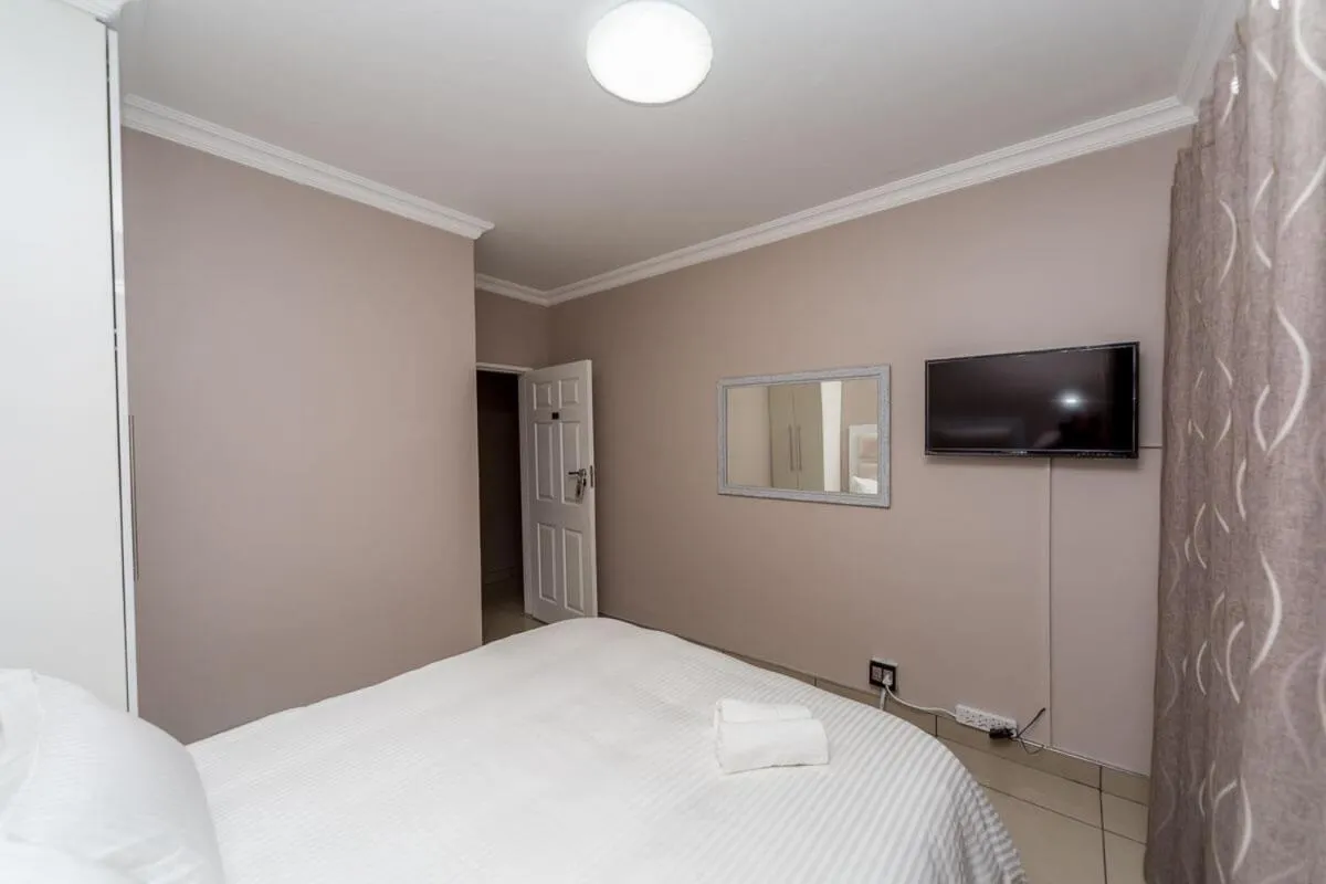 Bedroom, Bed in The Musafer Travel Lodge