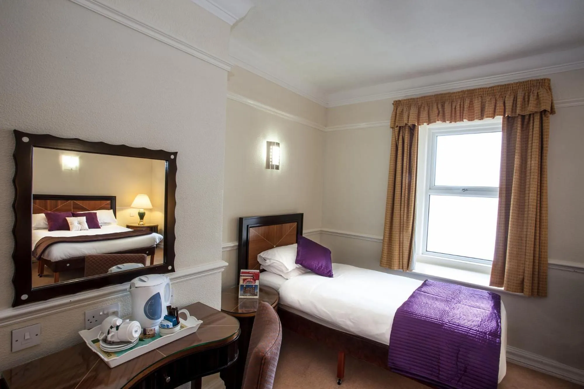 Bed in The Metropole Hotel