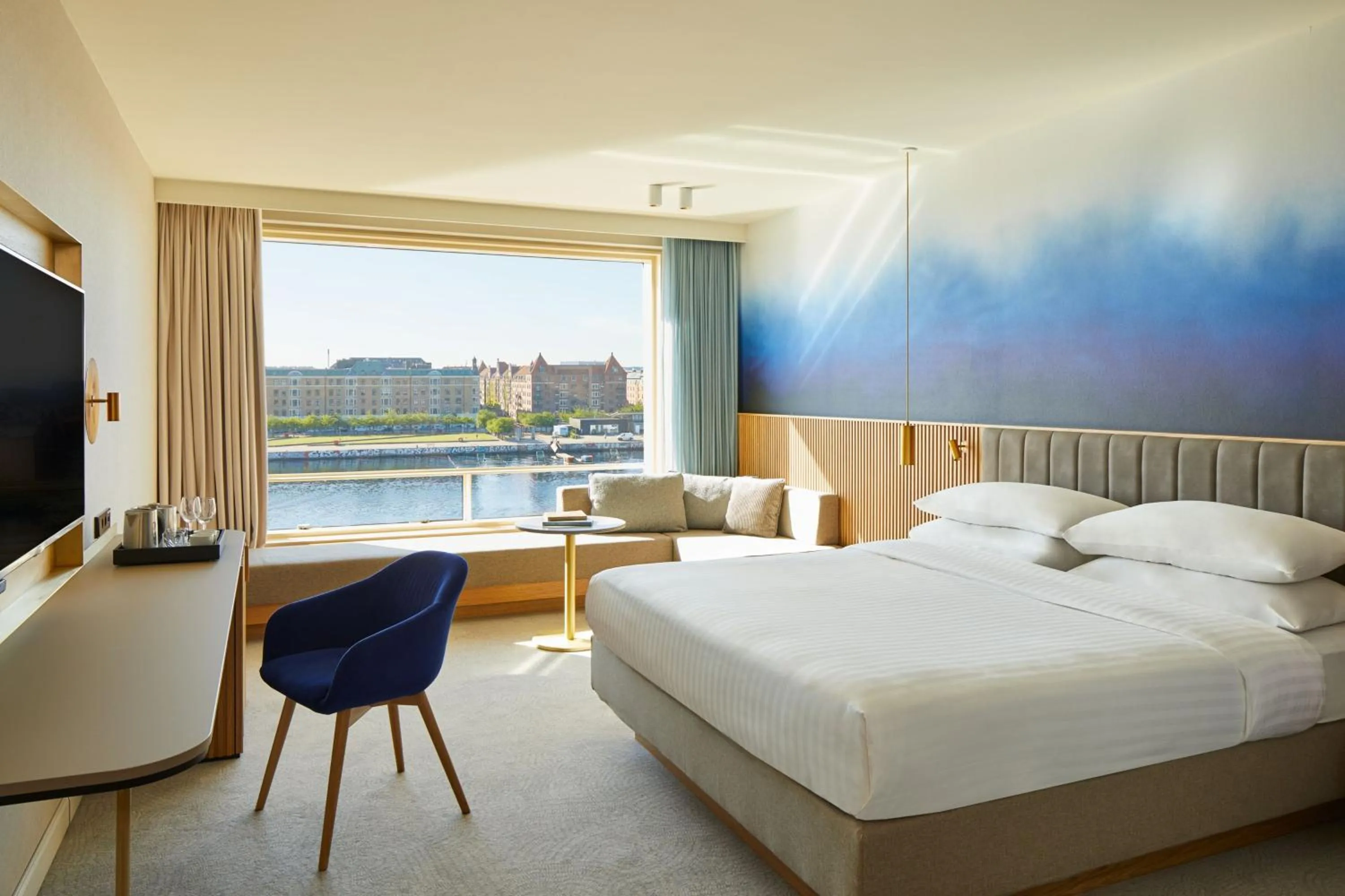 Photo of the whole room, Bed in Copenhagen Marriott Hotel