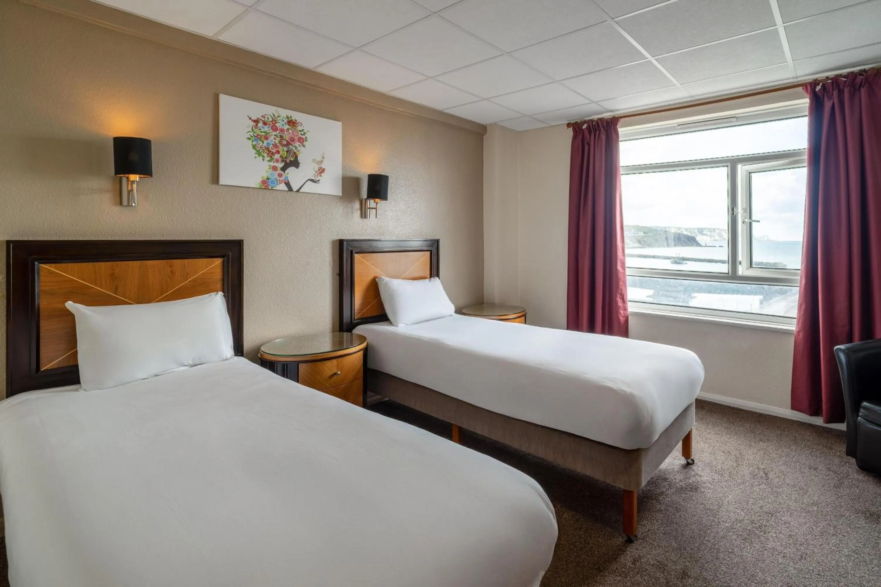 Bed in The Grand Burstin Hotel