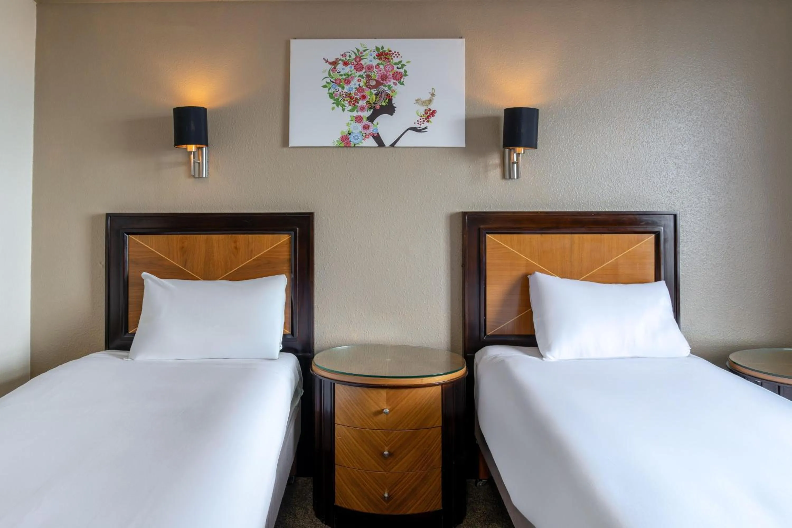 Bed in The Grand Burstin Hotel