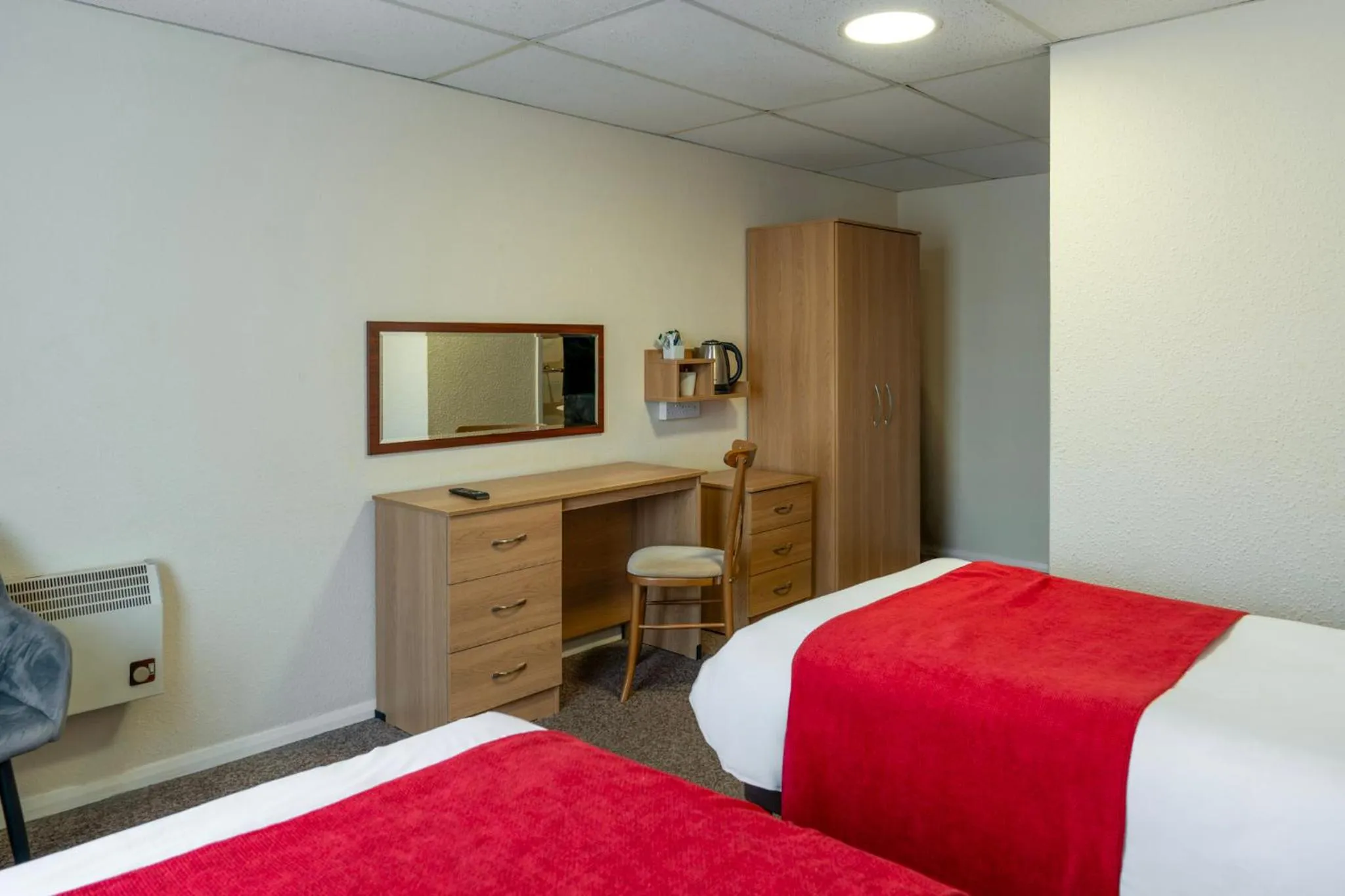 Bedroom, Bed in The Grand Burstin Hotel