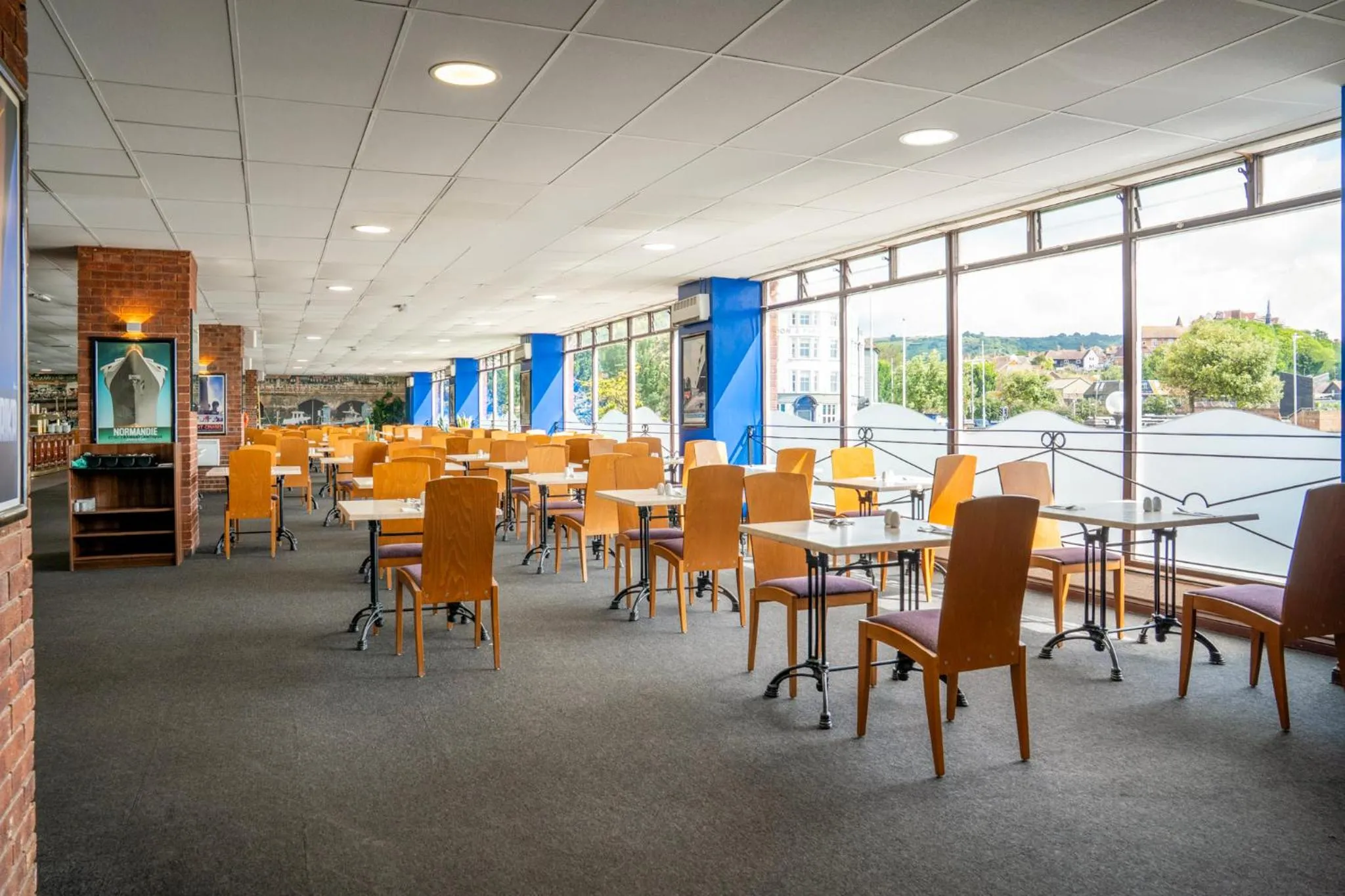 Restaurant/places to eat in The Grand Burstin Hotel