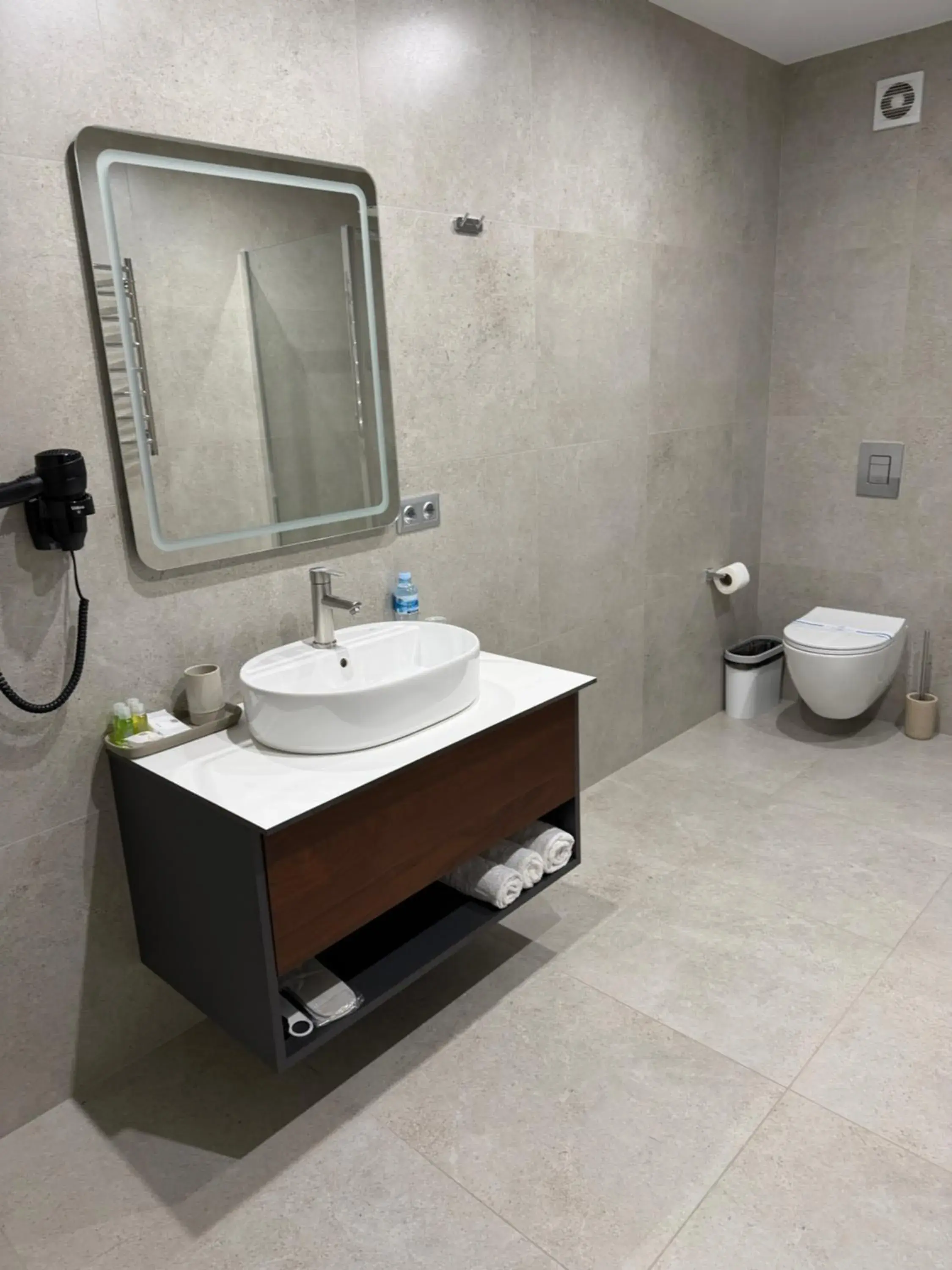 Economy Double or Twin Room - single occupancy in Alir Economy Double or Twin Room - single occupancy in Alir