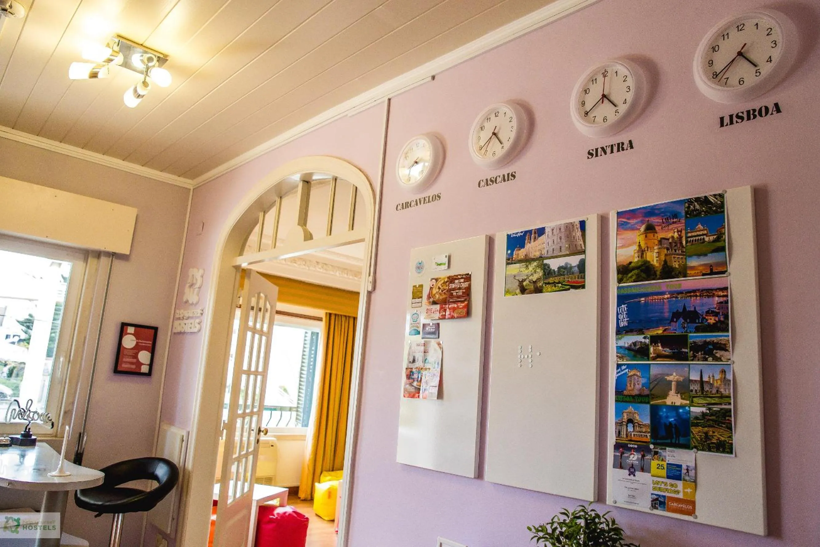 Lobby or reception in Help Yourself Hostels - Carcavelos Coast
