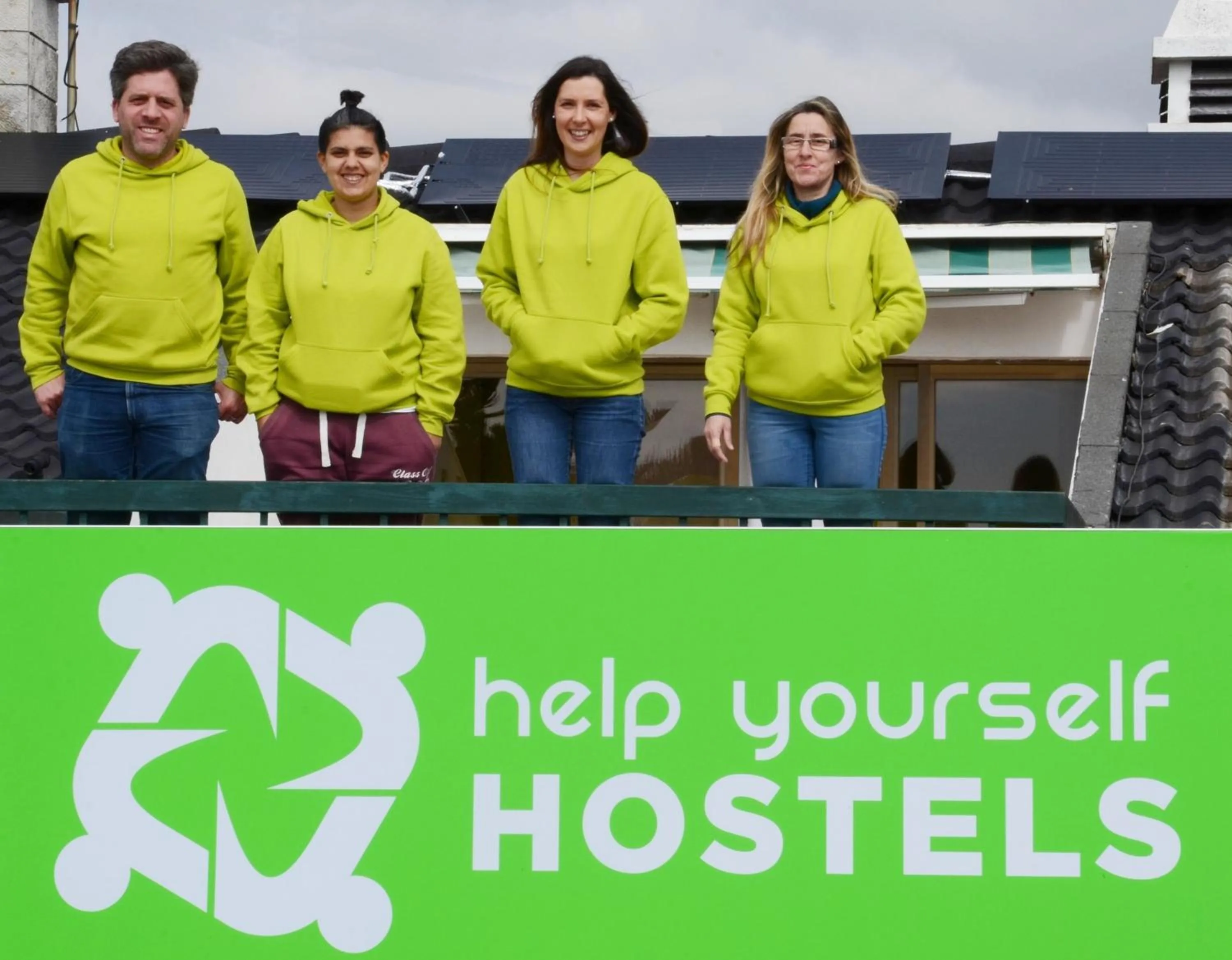 Staff in Help Yourself Hostels - Carcavelos Coast