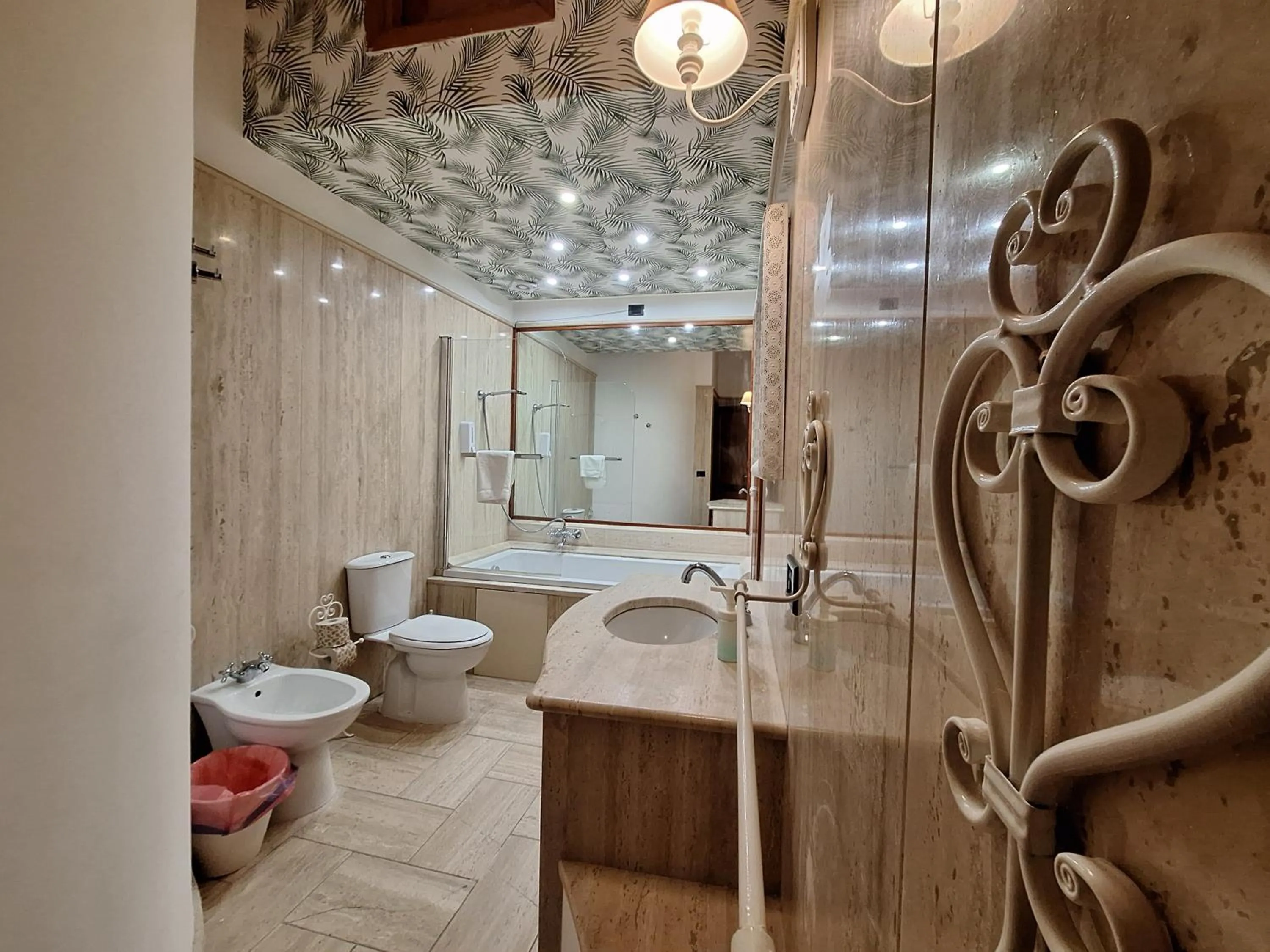 Bathroom in La Casa di Ilde al Duomo - Ortigia Holidays