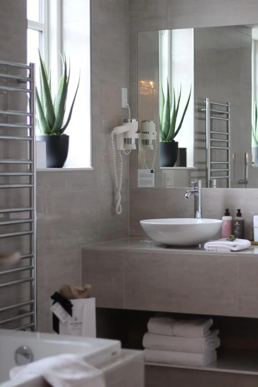 King Suite in Best Western Hotel Hebron King Suite in Best Western Hotel Hebron