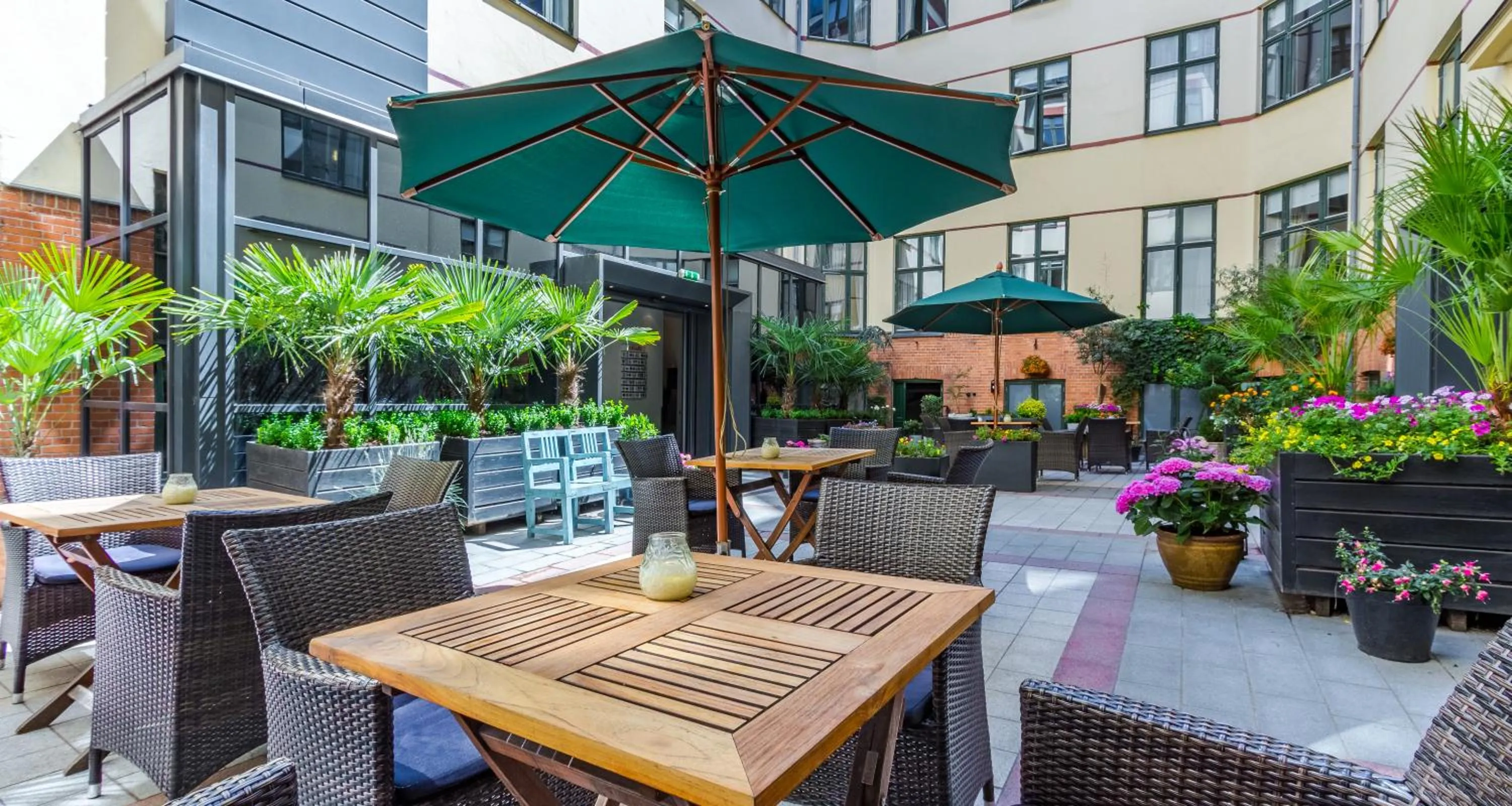 Garden in Best Western Hotel Hebron