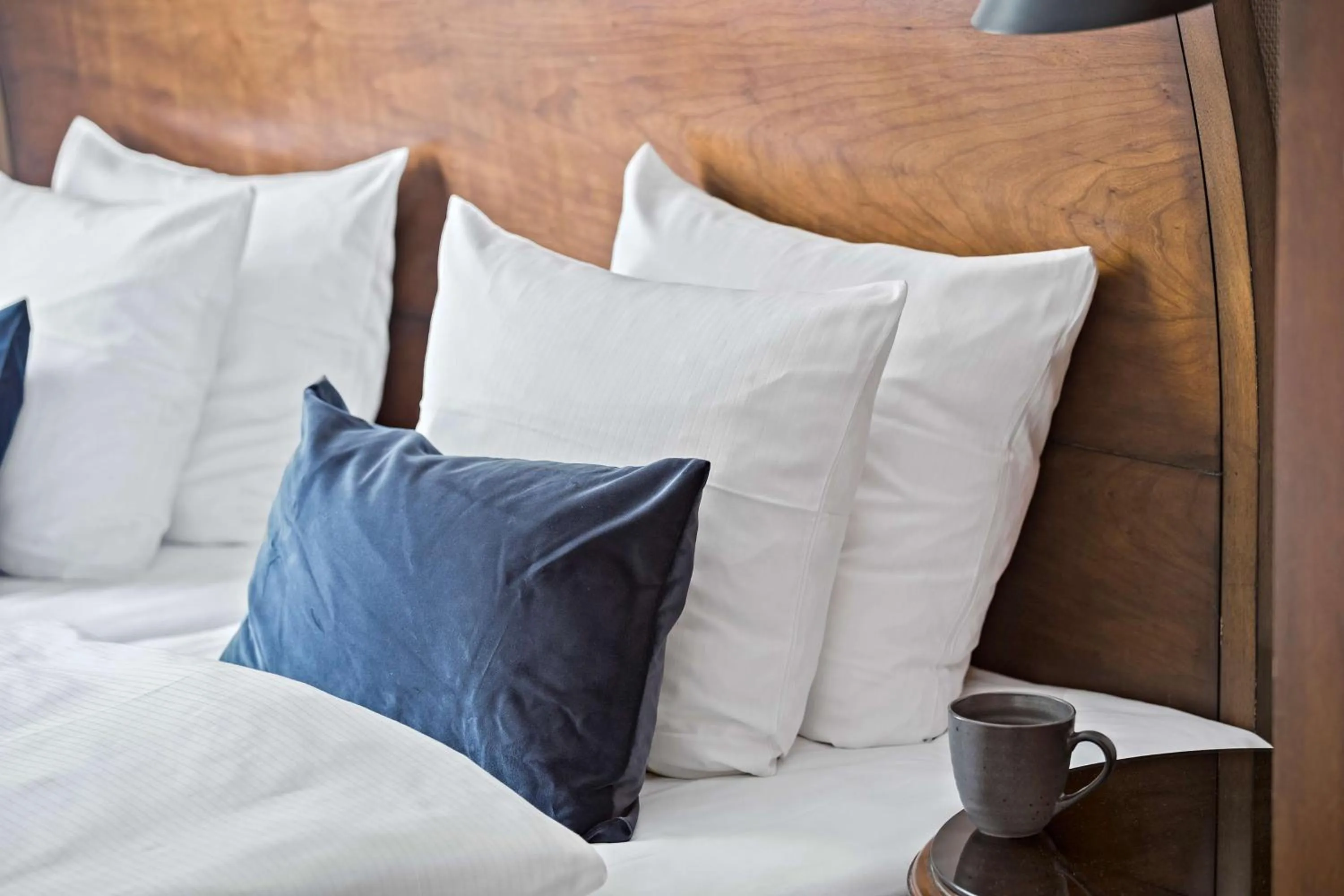 Bed in Best Western Hotel Hebron