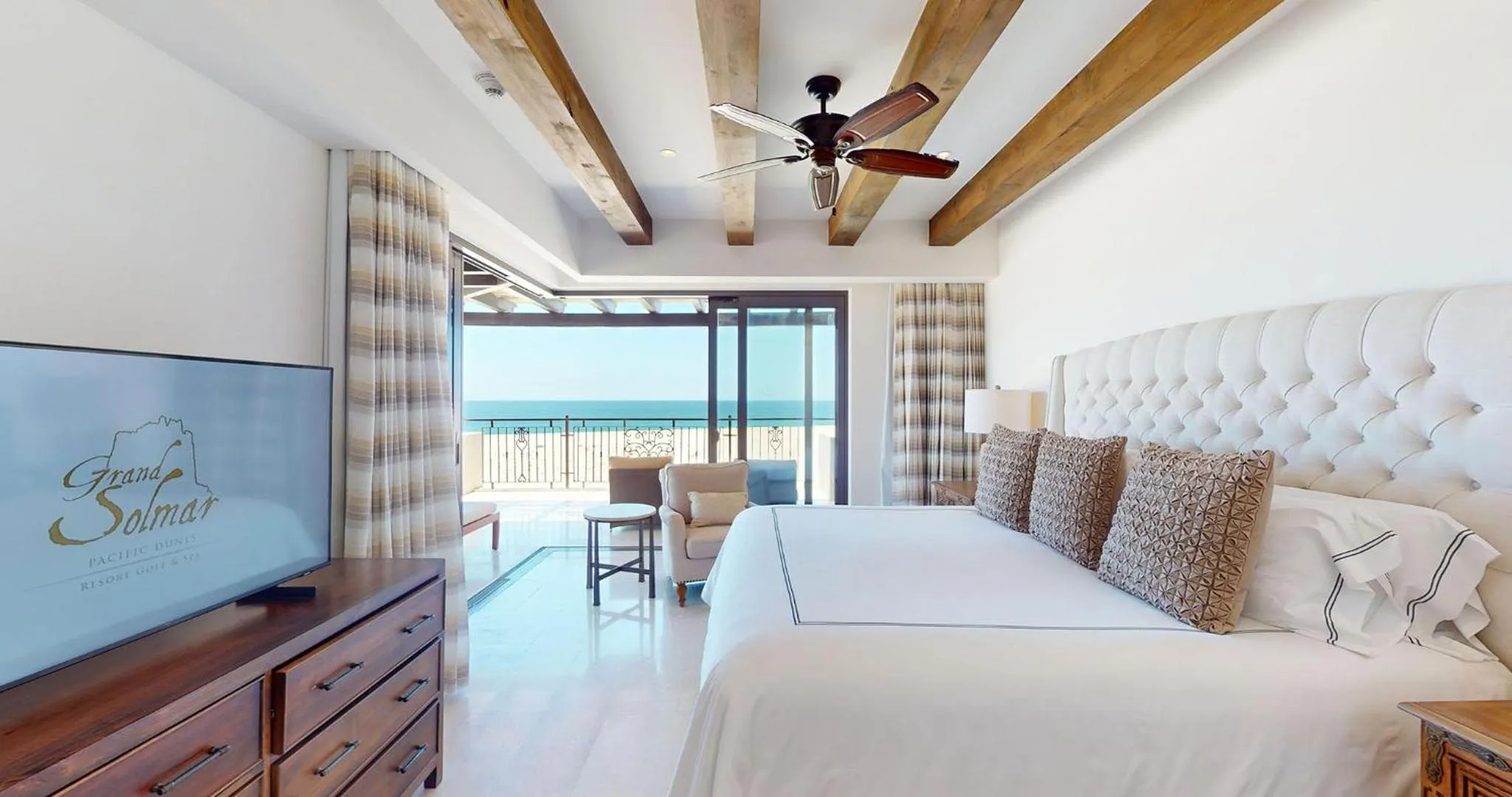 Bed in Grand Solmar Pacific Dunes Resort, Golf & Spa