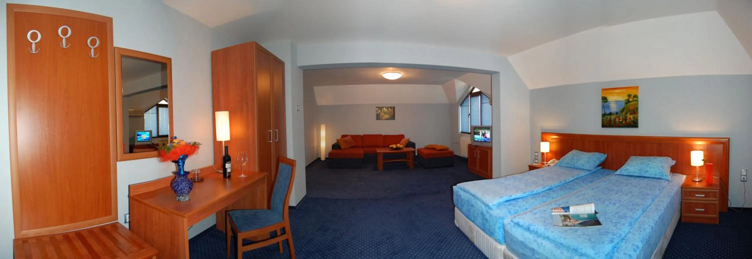 Living room, Bed in Hotel Kibella