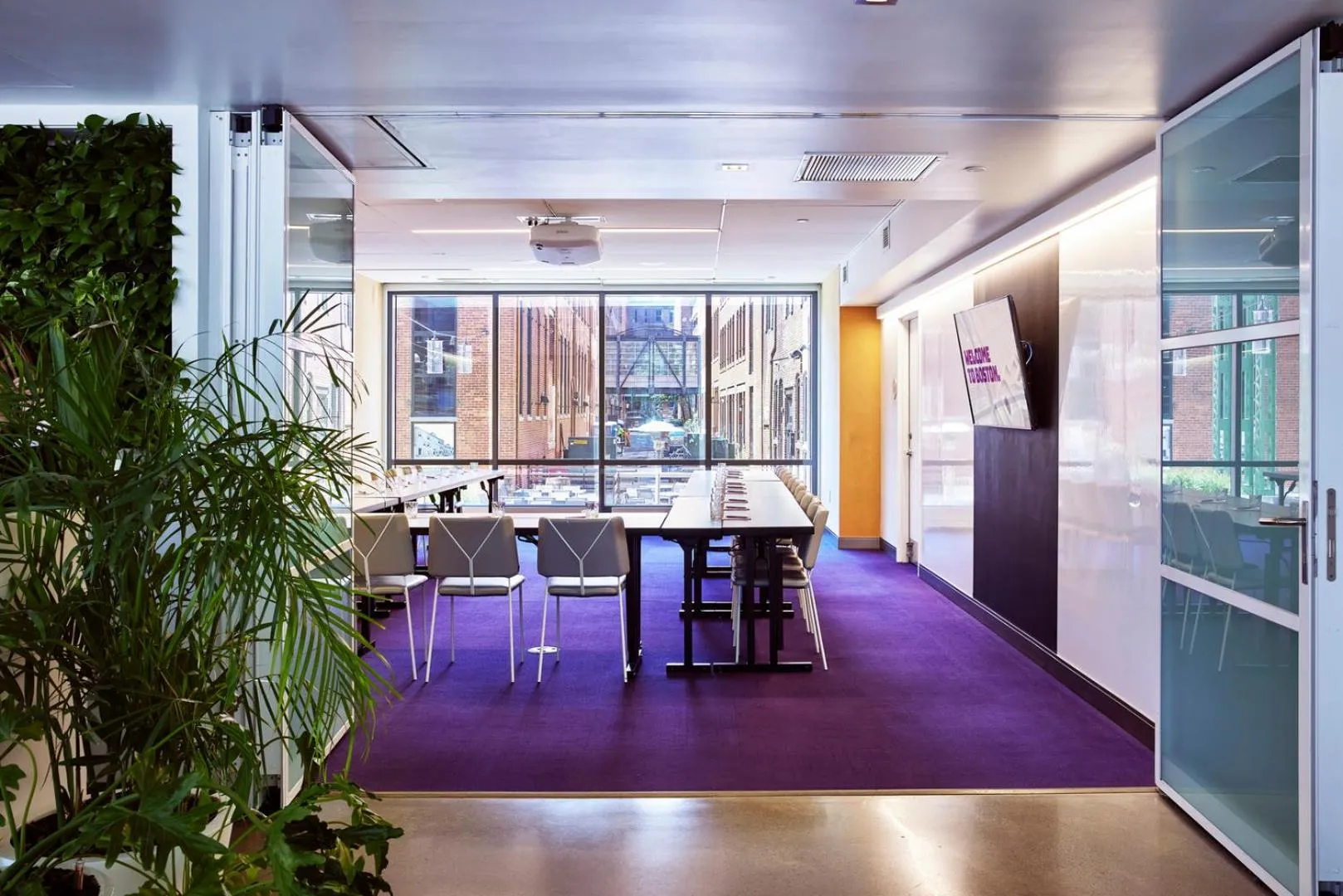 Meeting/conference room in YOTEL Boston