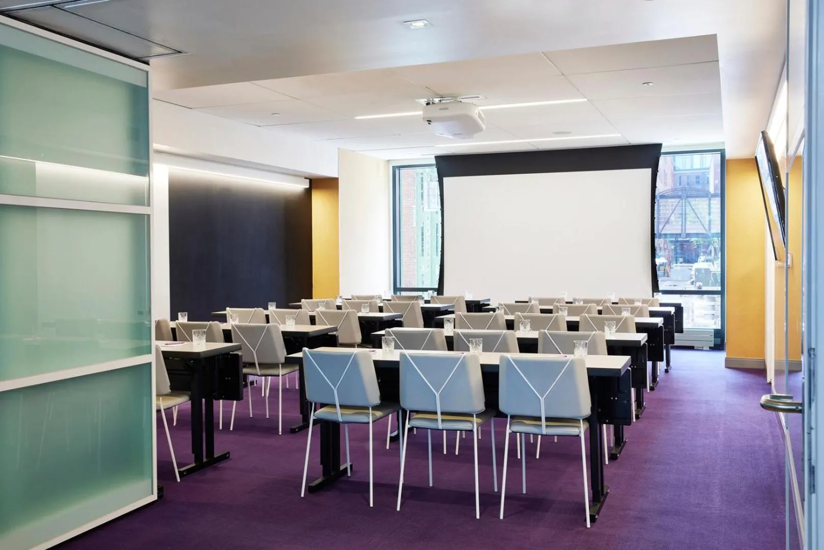 Meeting/conference room in YOTEL Boston