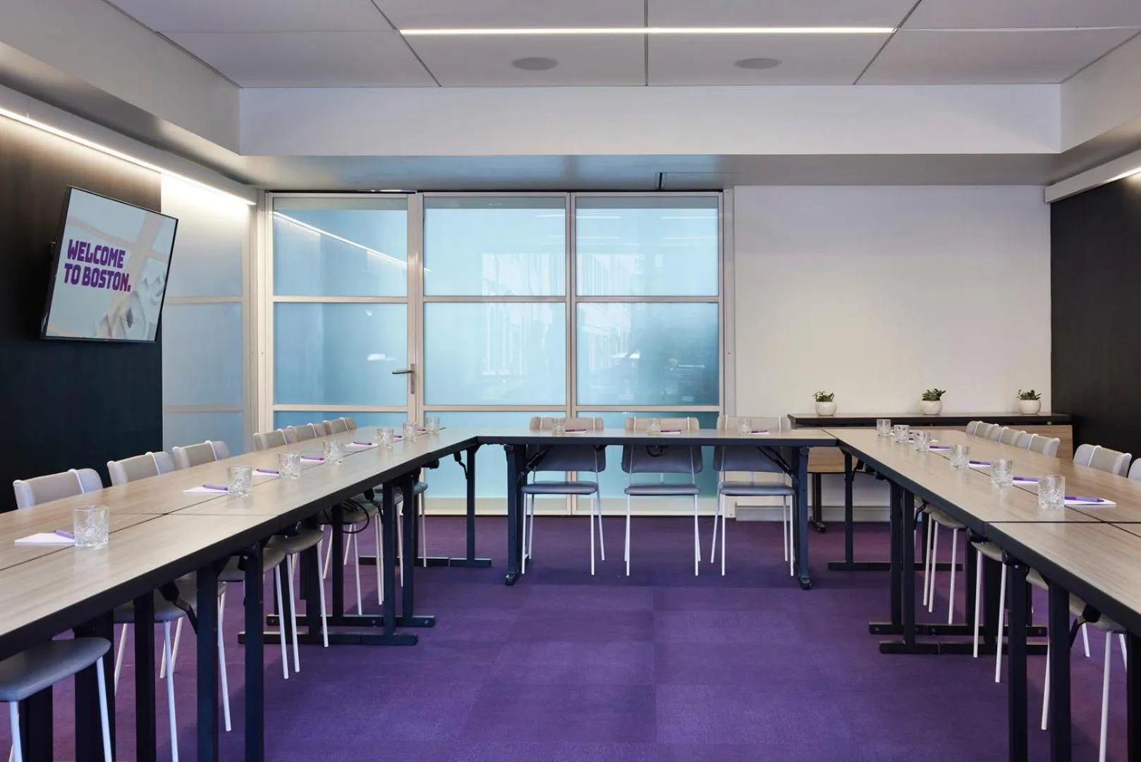 Meeting/conference room in YOTEL Boston