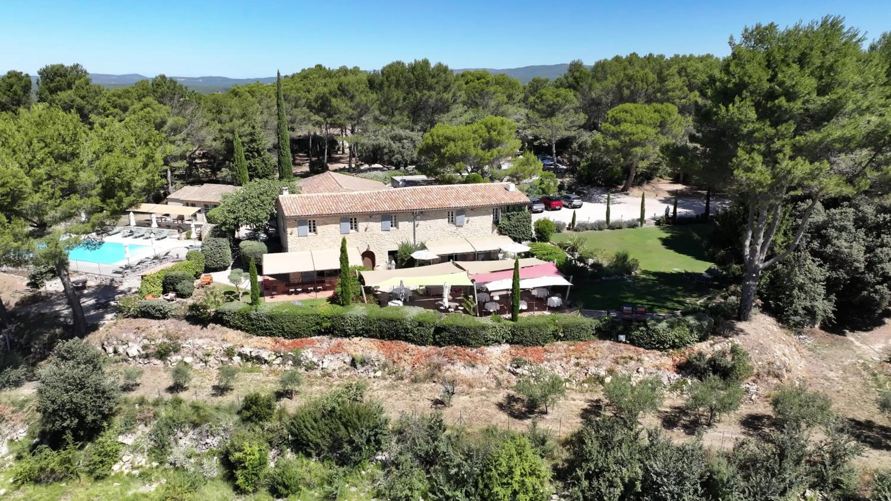 Property building in Hôtel Restaurant Mas de Fauchon - Teritoria