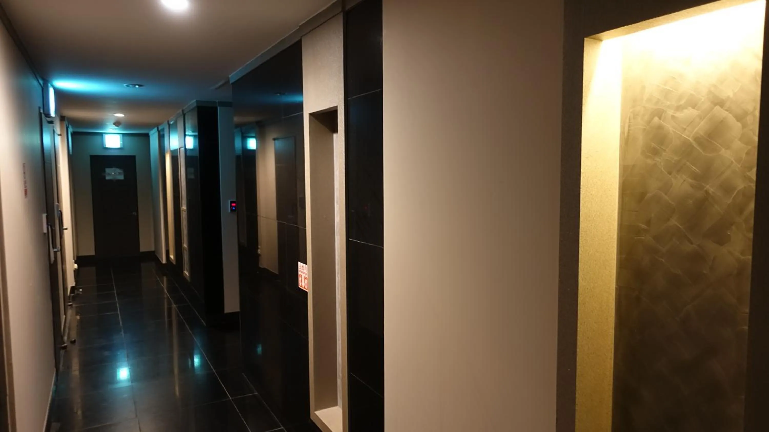 Area and facilities in Gallery Hotel BnB