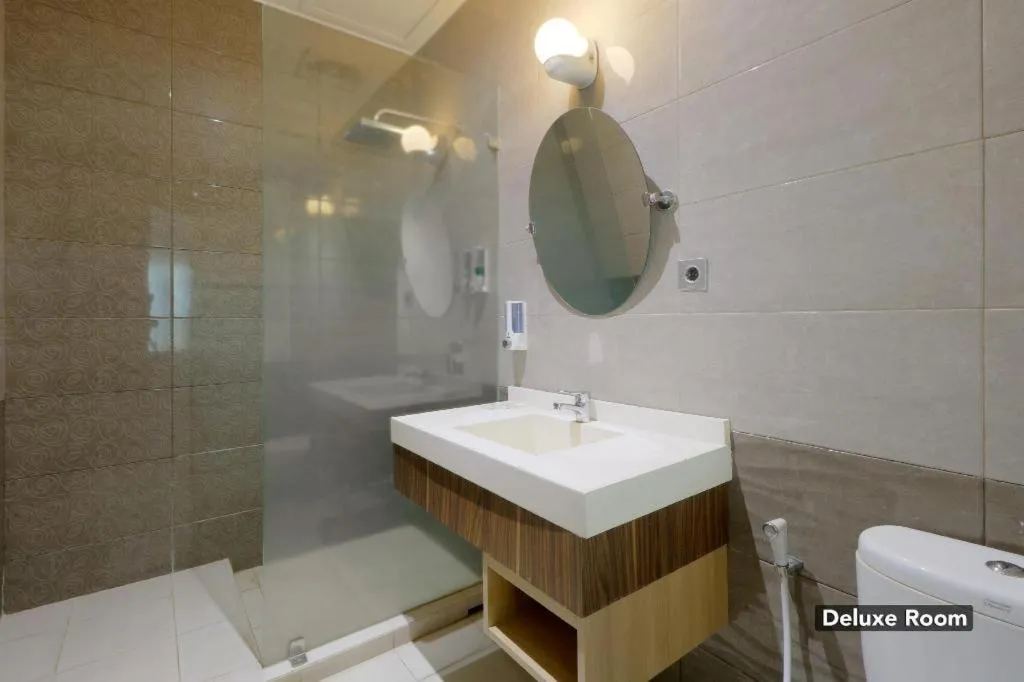 Shower in Mutiara Suites
