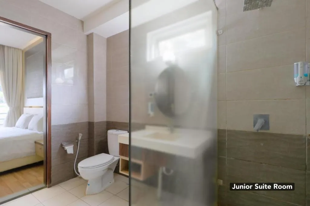 Shower, Bed in Mutiara Suites