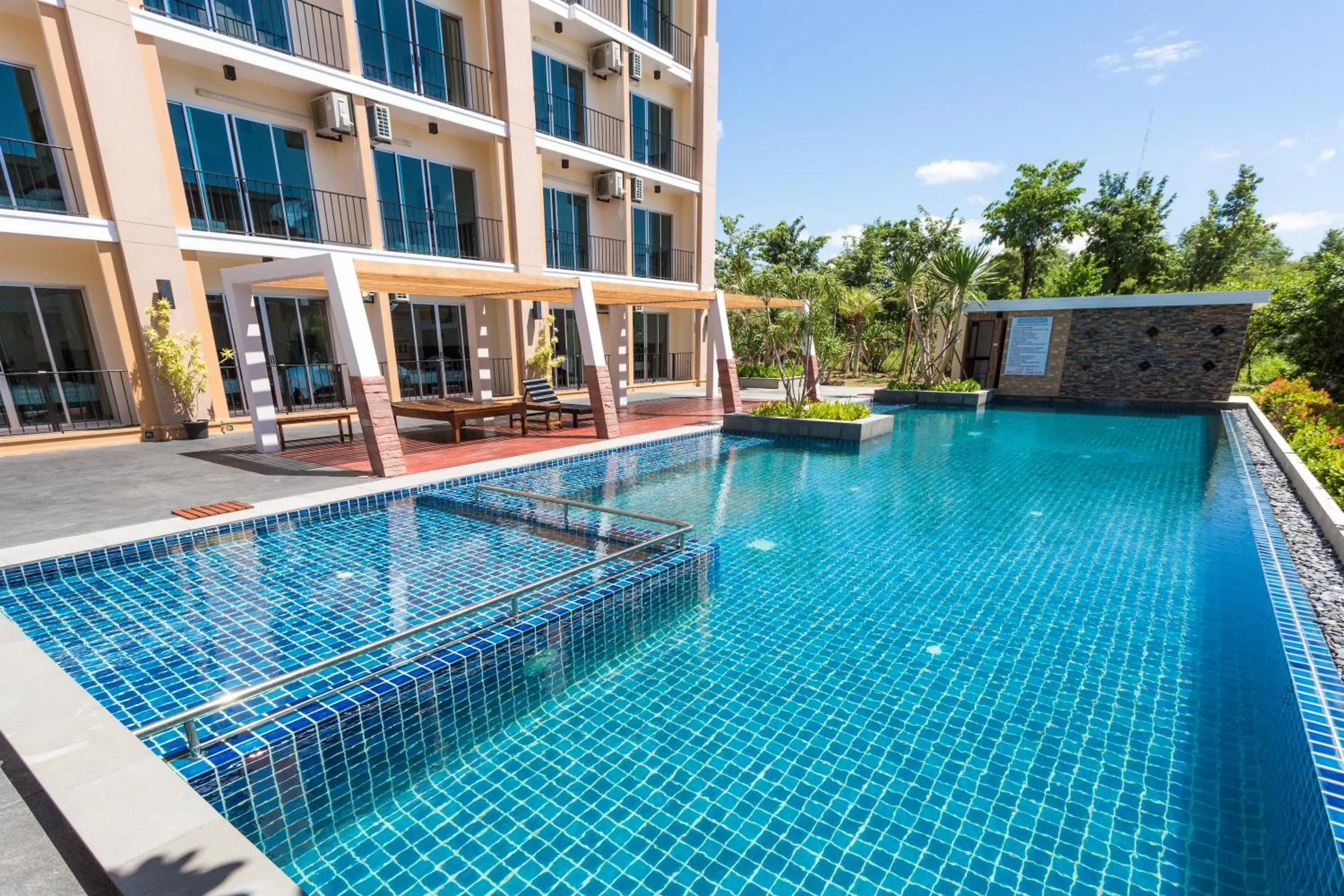 Swimming pool in Kanokan Hotel