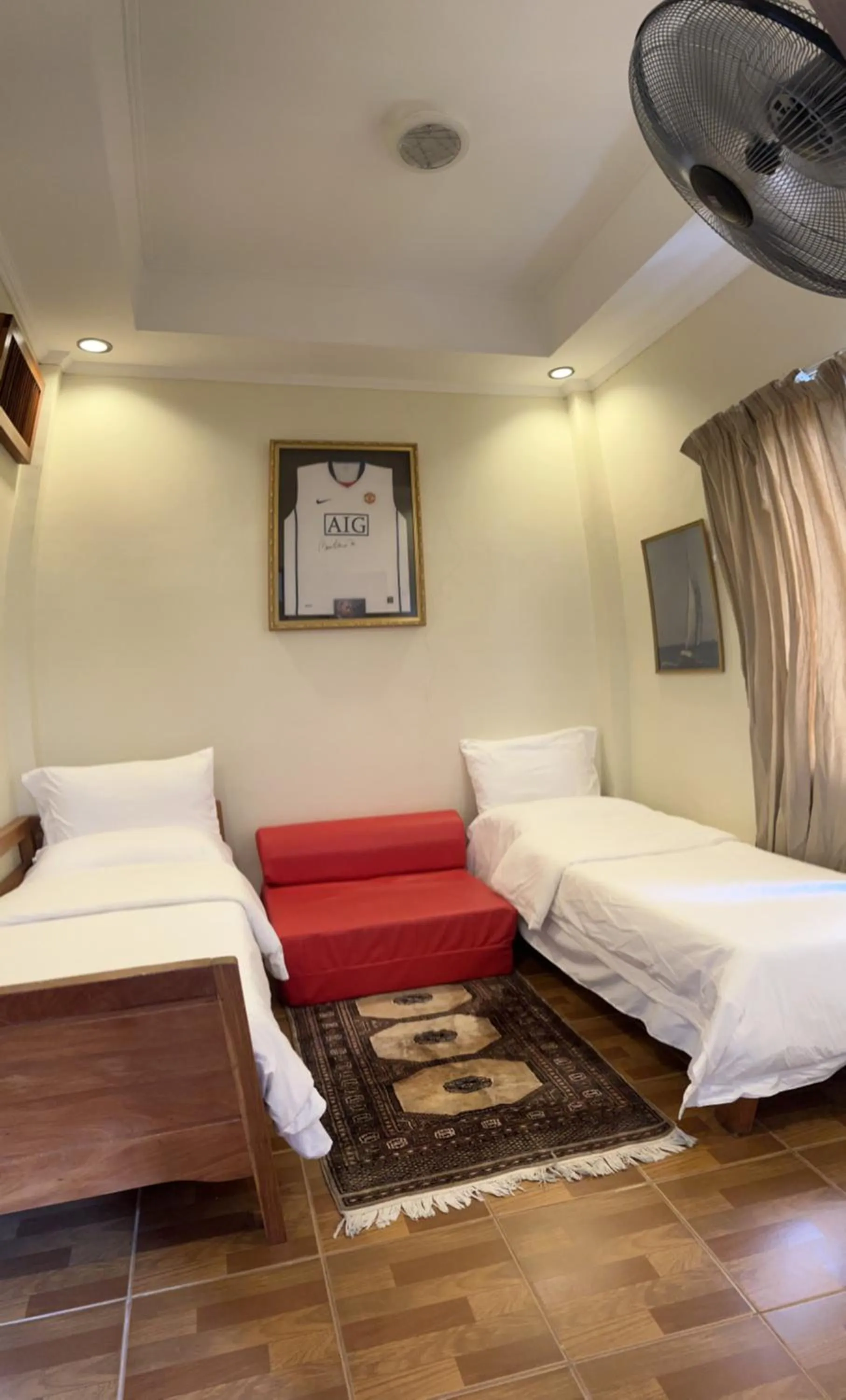 Bed in Foxy's Beach Resort