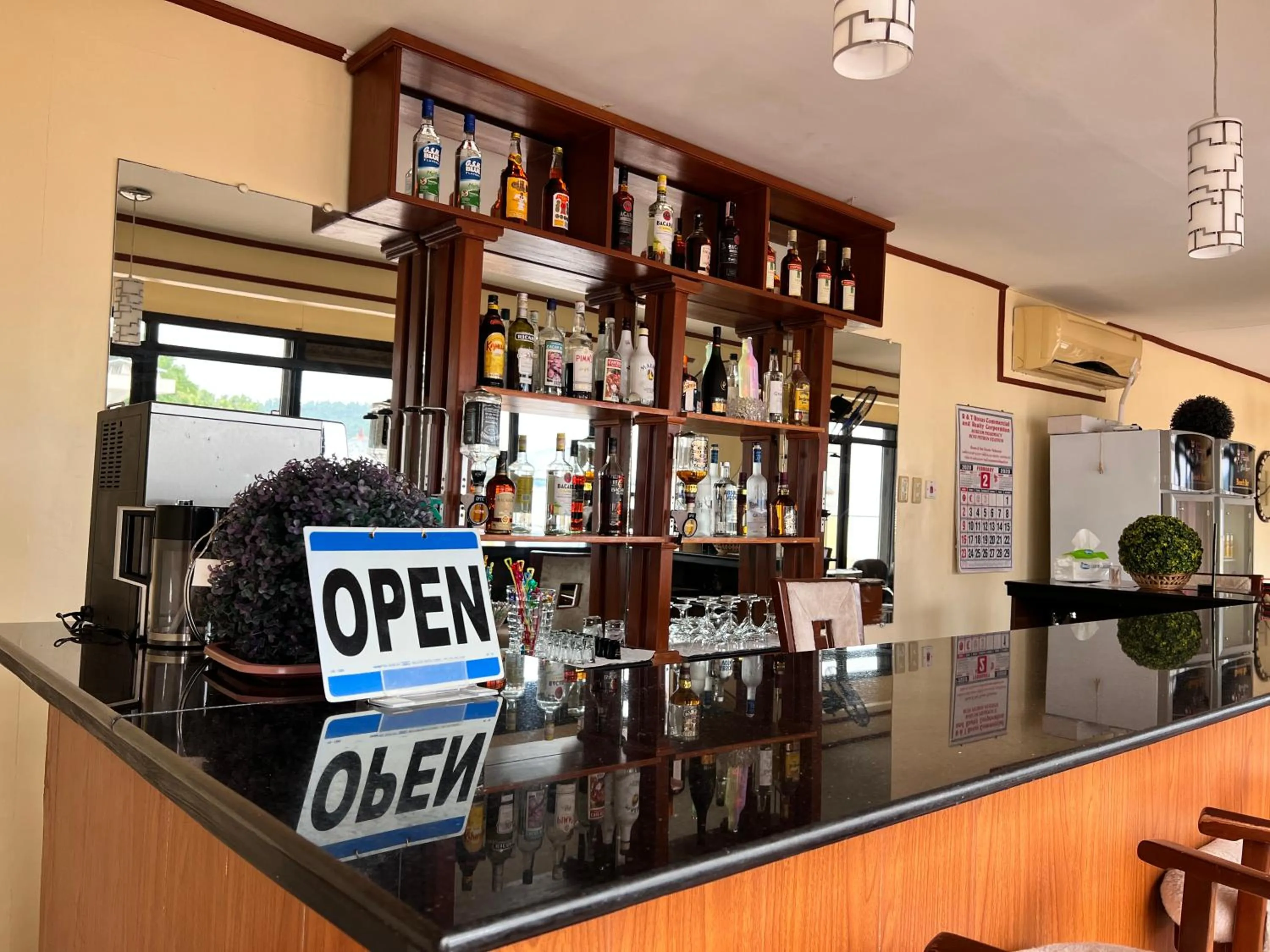 Lounge or bar in Foxy's Beach Resort