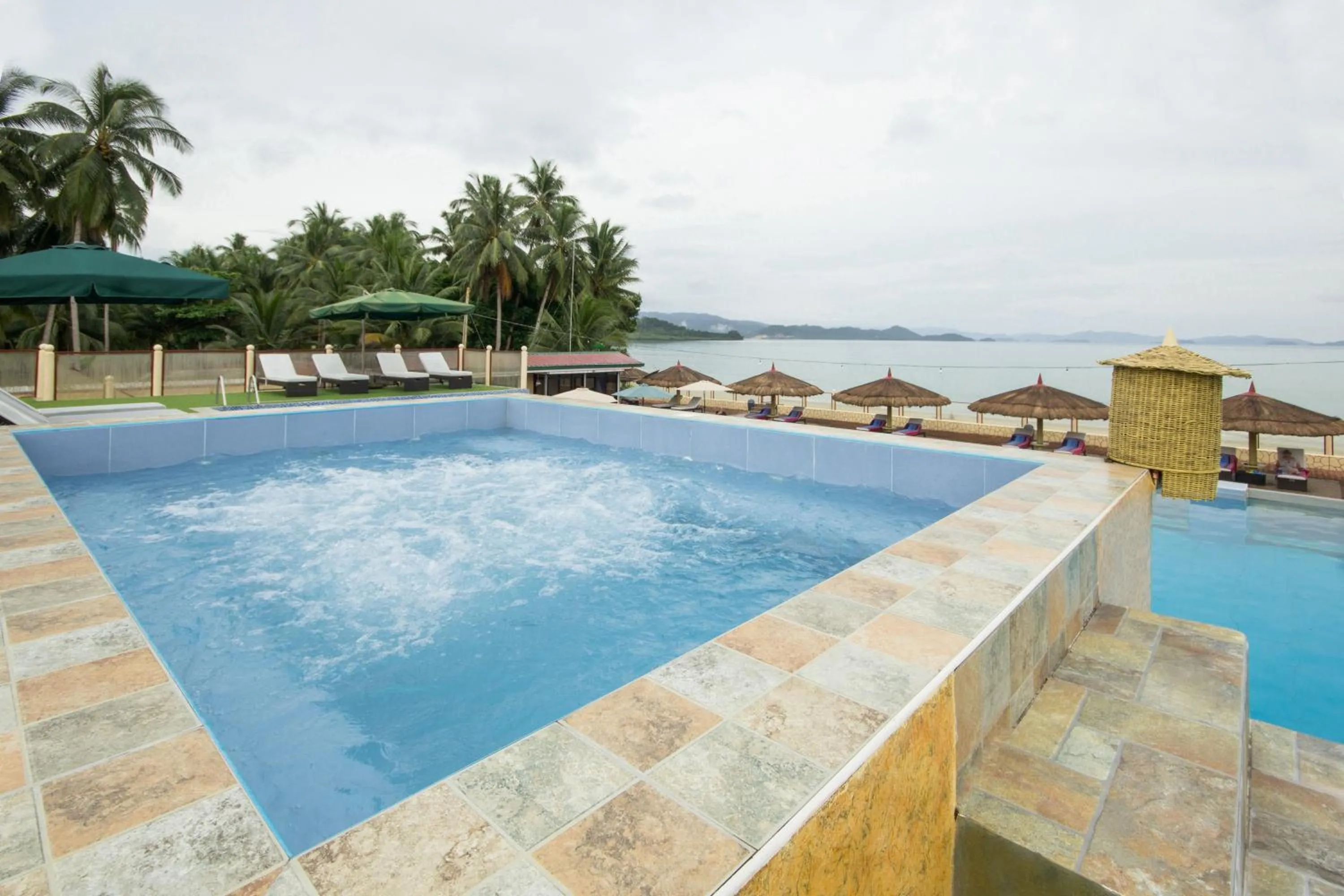  in Foxy's Beach Resort