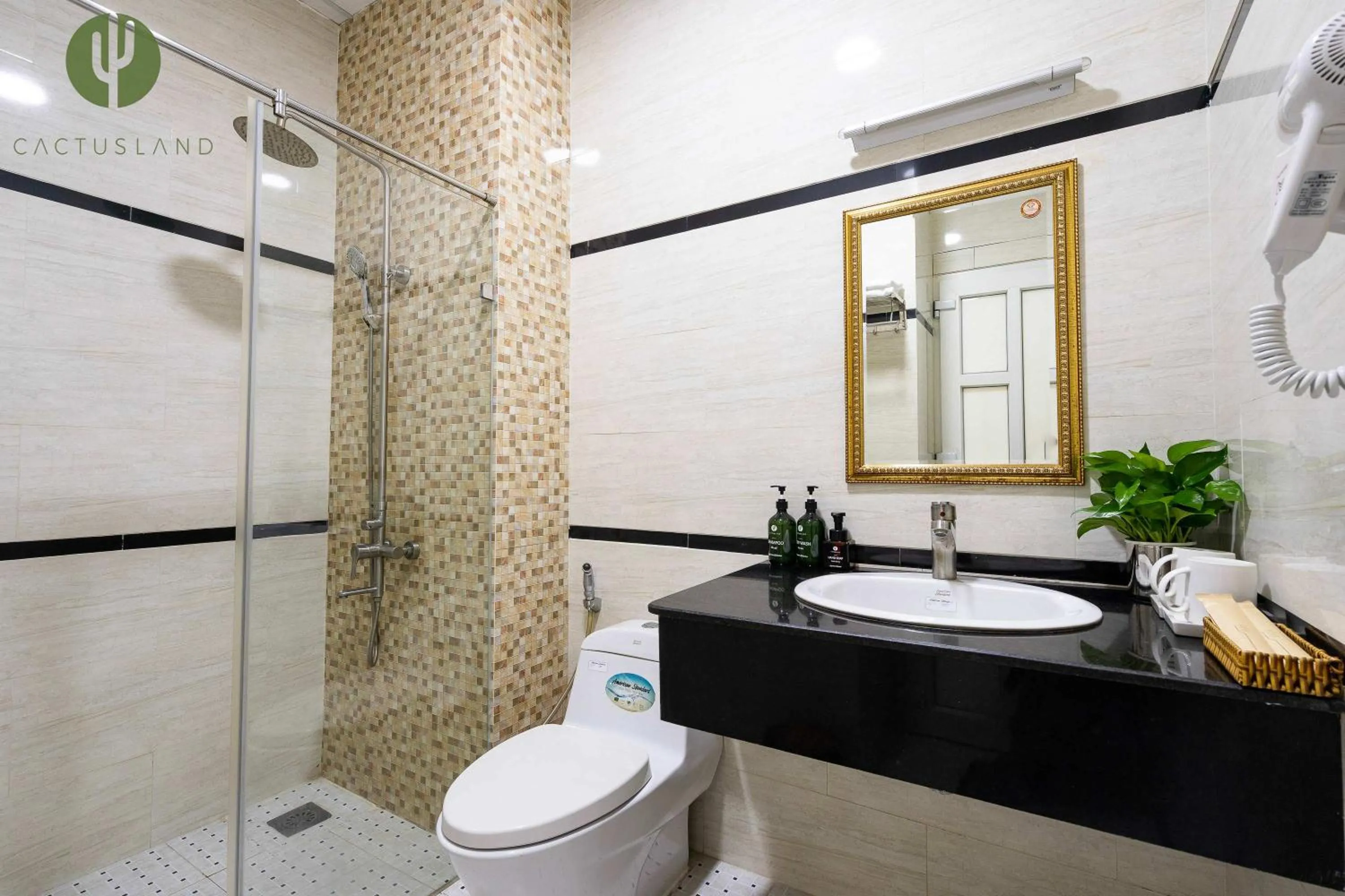 Shower in Cactusland Hotel Tan Binh Near T3 Station
