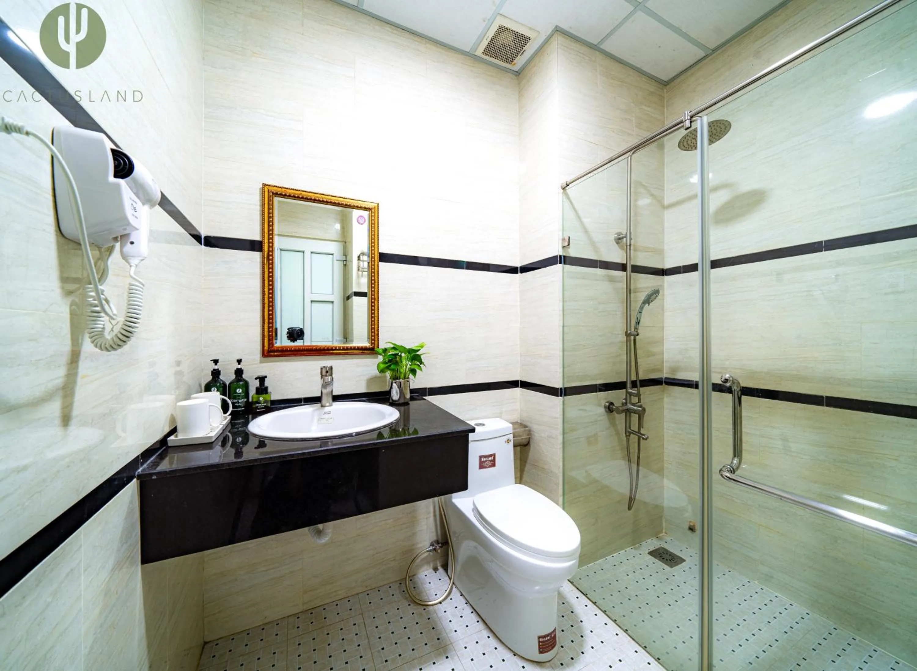 Shower in Cactusland Hotel Tan Binh Near T3 Station