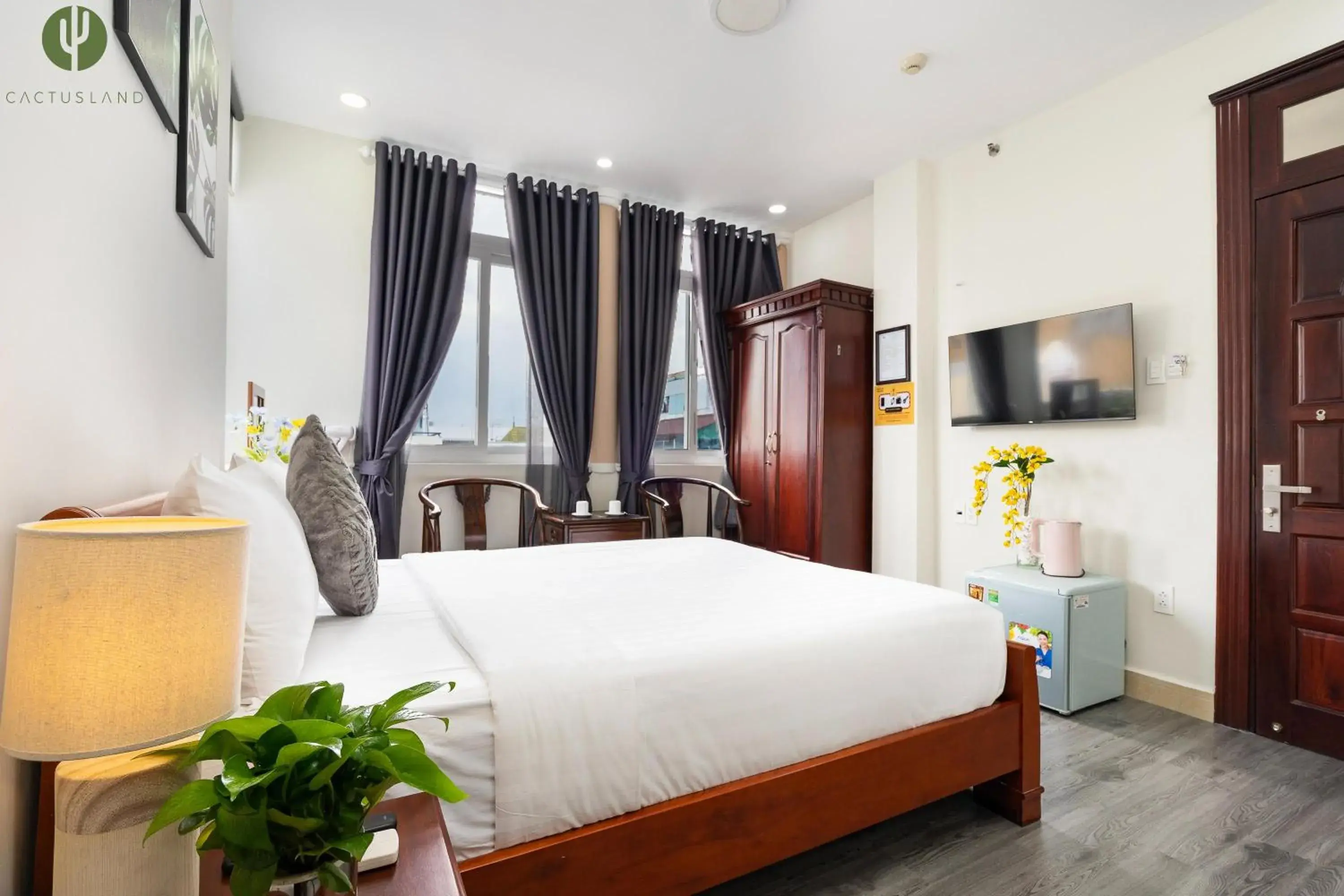 Deluxe Double Room in Cactusland Hotel Tan Binh Near T3 Station Deluxe Double Room in Cactusland Hotel Tan Binh Near T3 Station