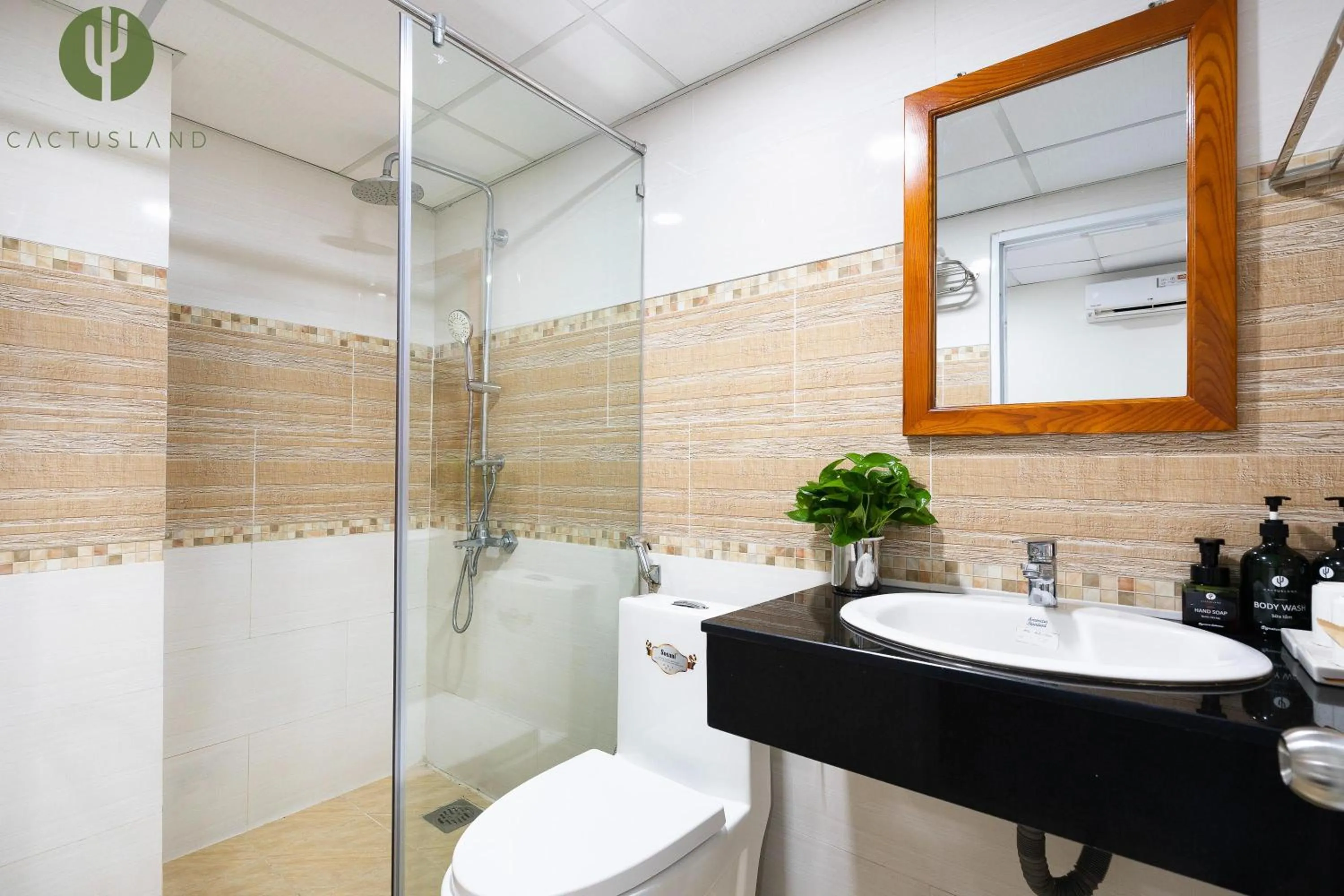 Shower in Cactusland Hotel Tan Binh Near T3 Station