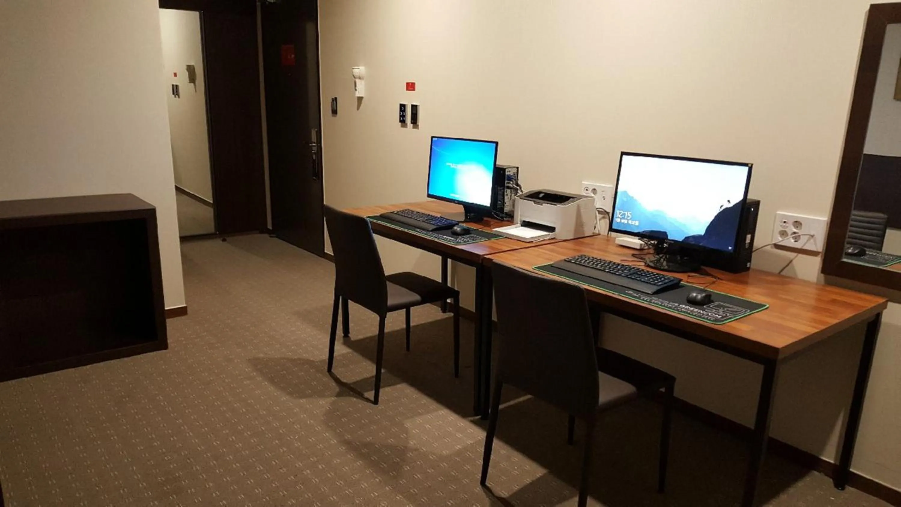 Business facilities, TV/Entertainment Center in Ramada Encore by Wyndham Pyeongtaek