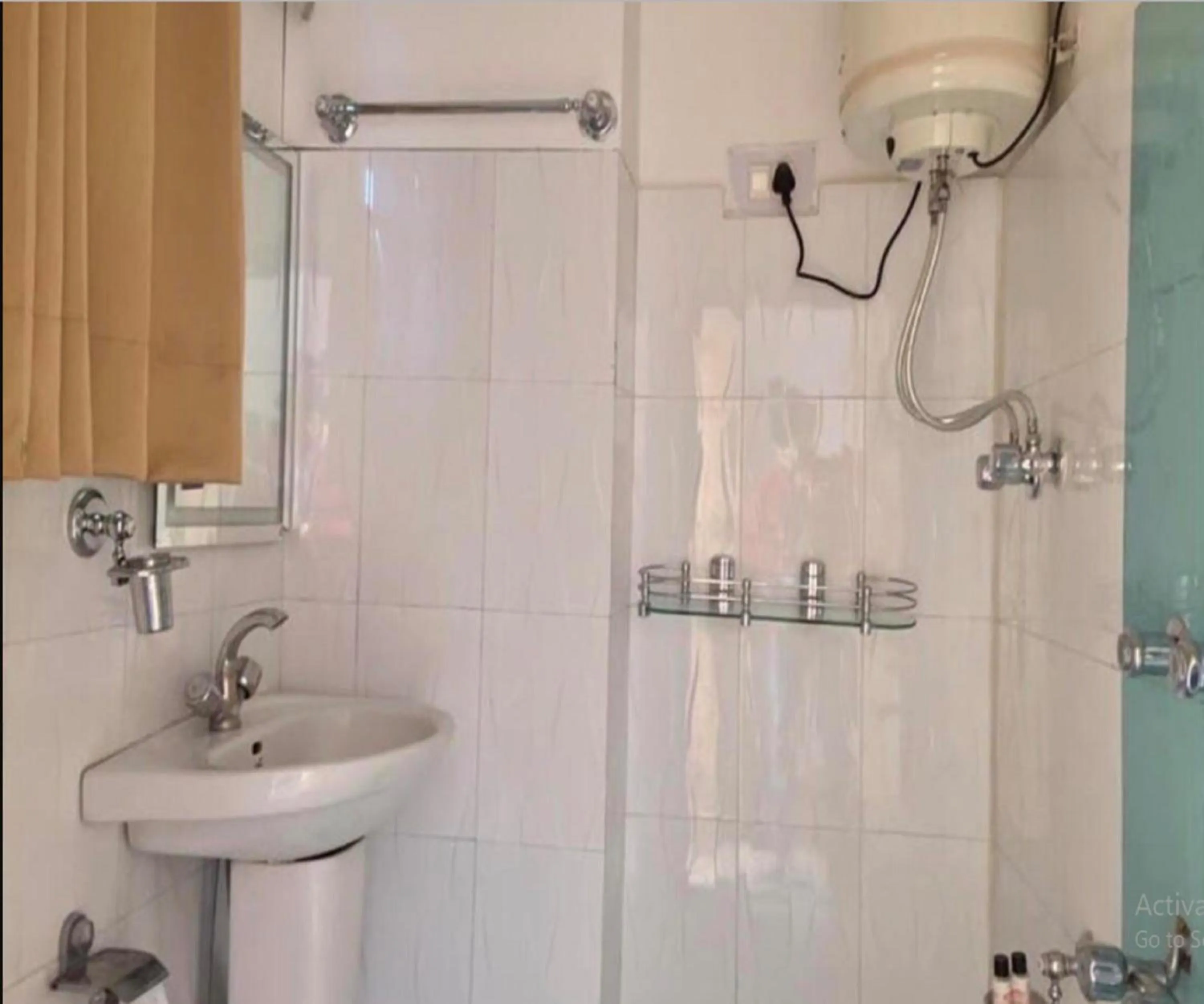 Shower in Hotel D'Zojila