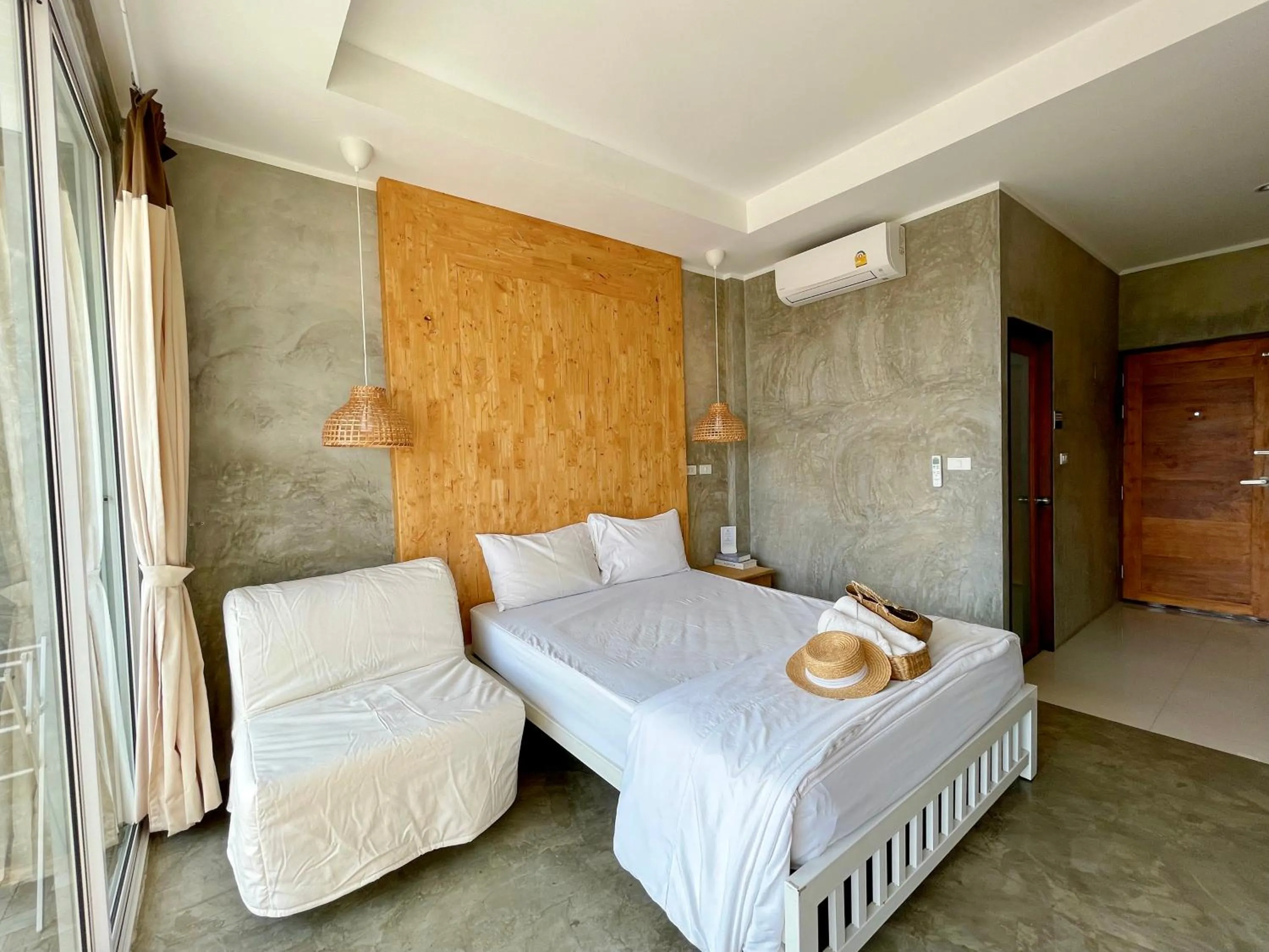 Bed in Check-in Resort Koh Larn