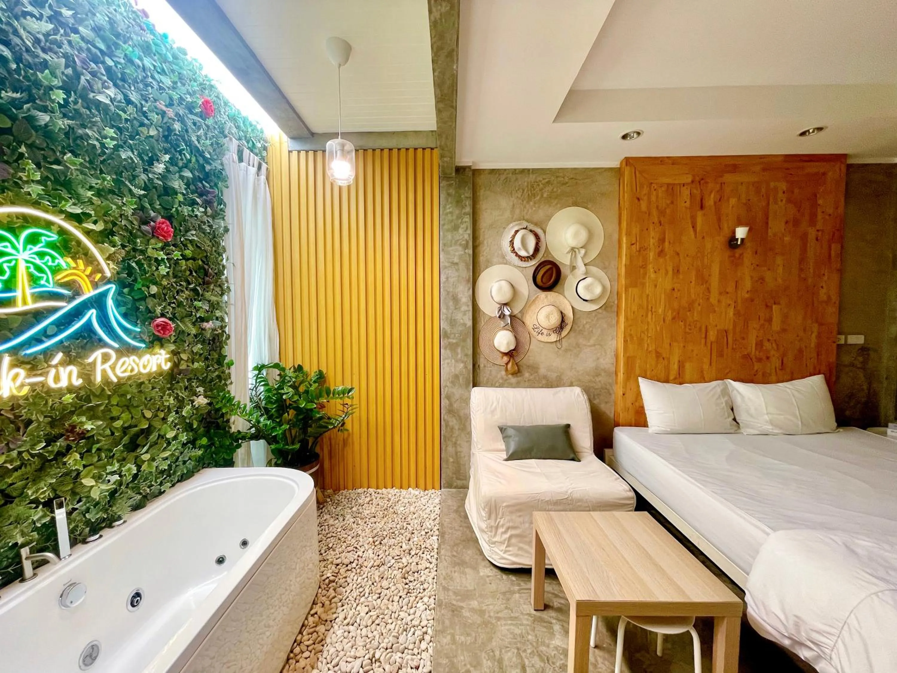 Bed in Check-in Resort Koh Larn