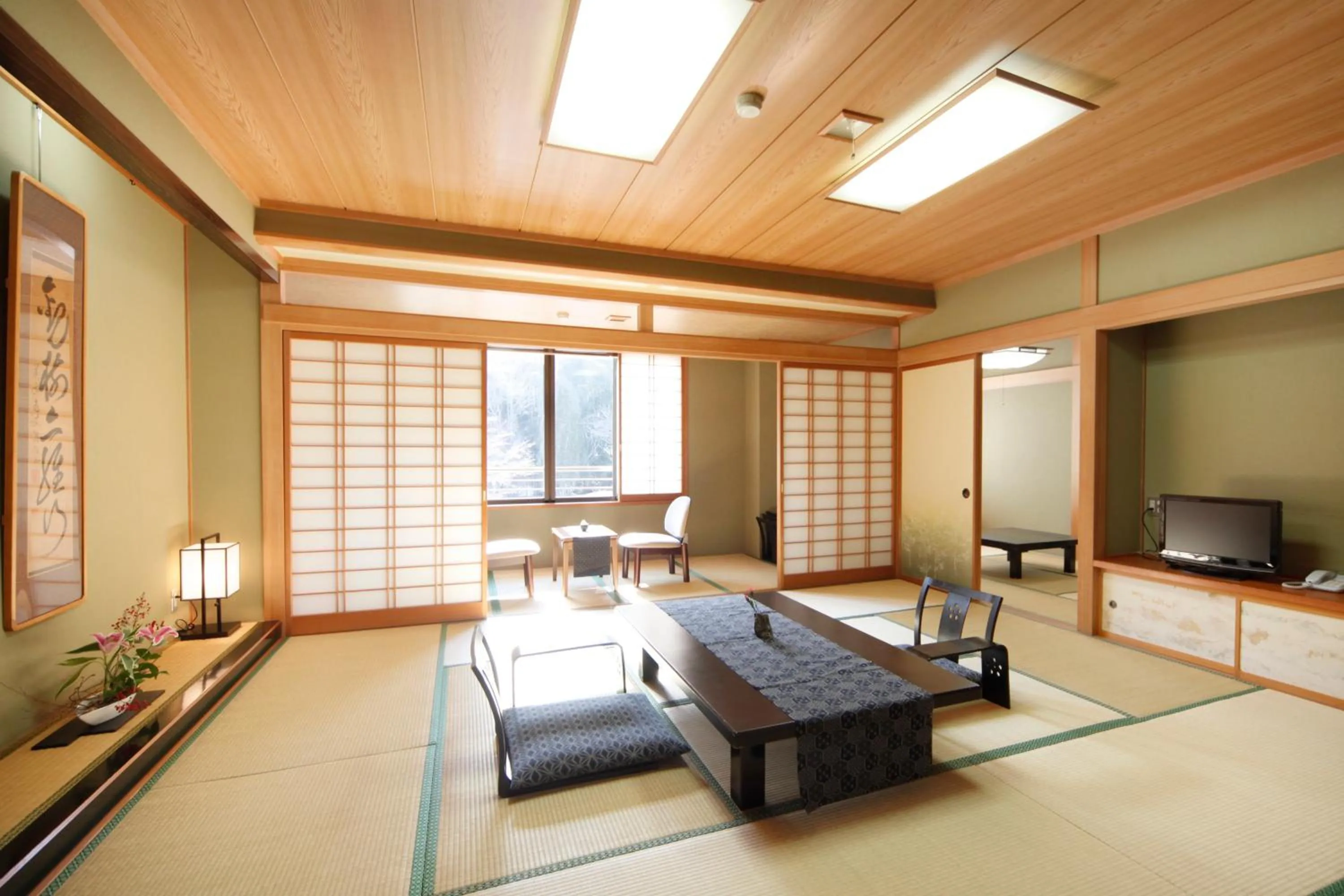 Photo of the whole room in Oribana