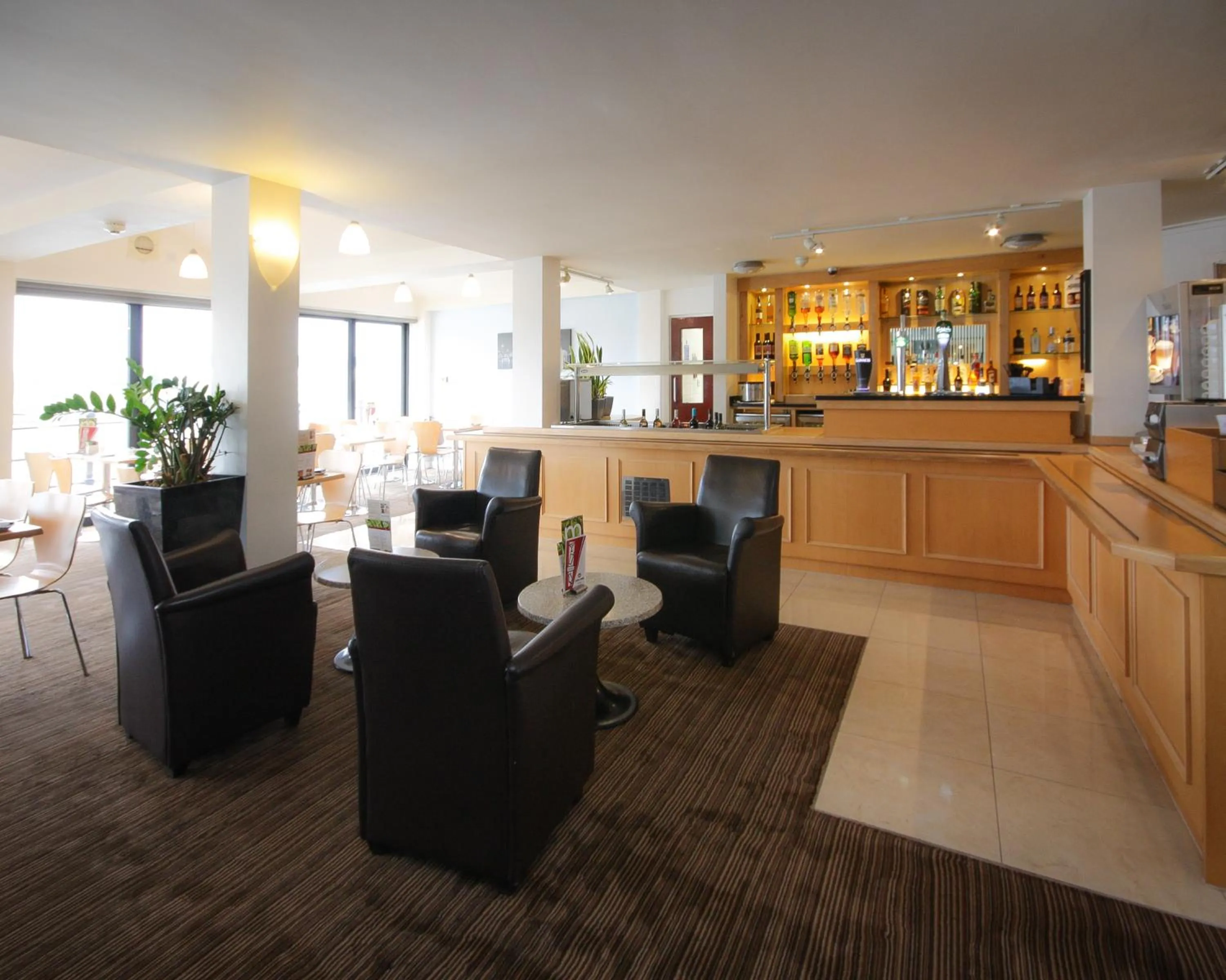 Lounge or bar in The Dolby Hotel Liverpool - Free city centre parking