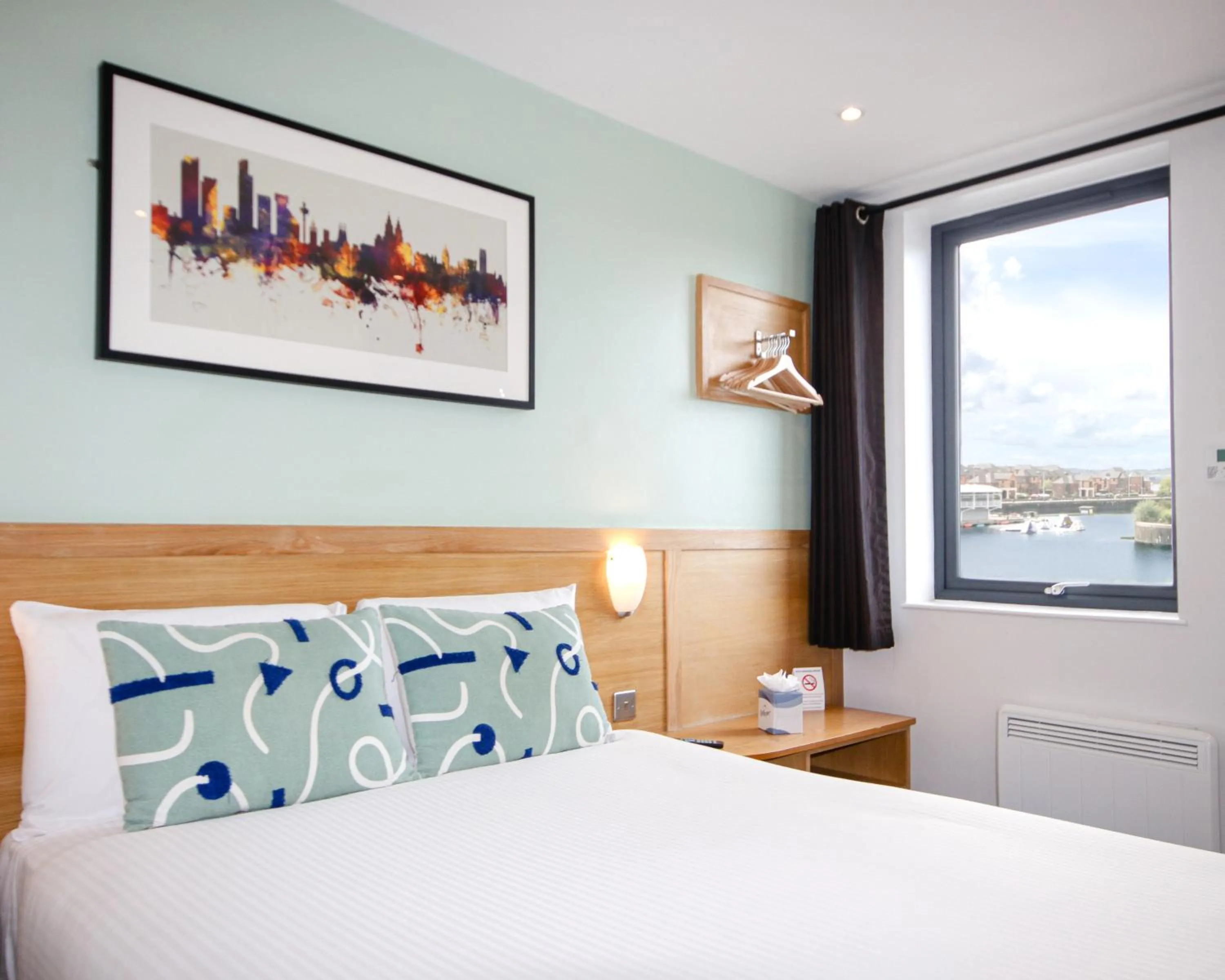 Bed in The Dolby Hotel Liverpool - Free city centre parking