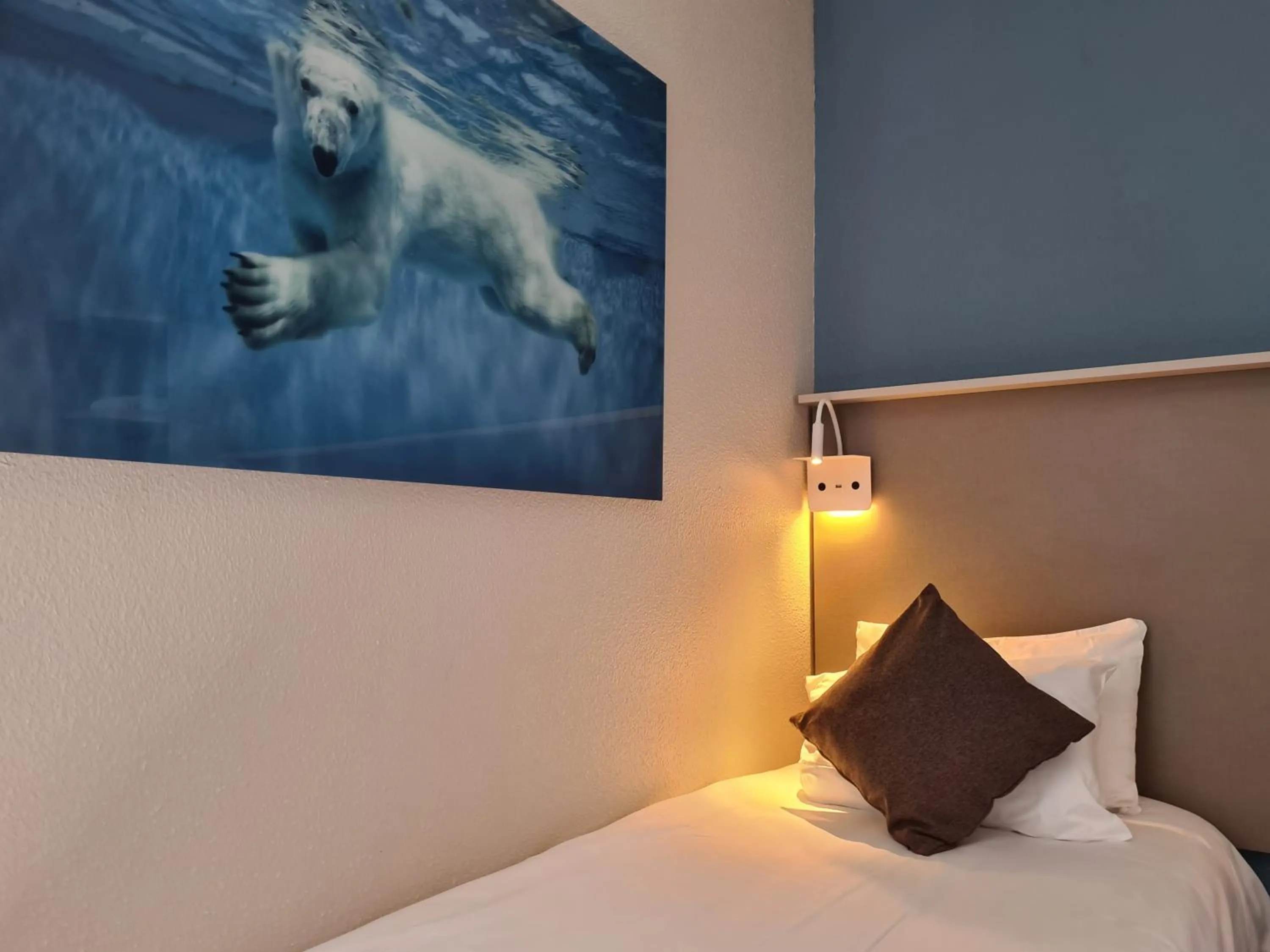 Bedroom, Bed in The Originals City Hôtel Marseille Aéroport