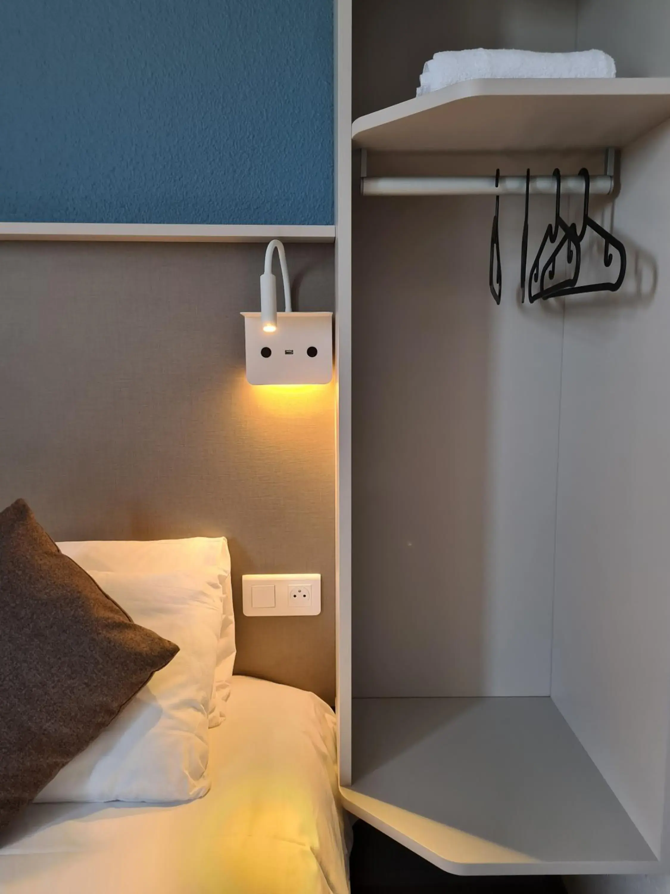 Twin Room in The Originals City Hôtel Marseille Aéroport Twin Room in The Originals City Hôtel Marseille Aéroport