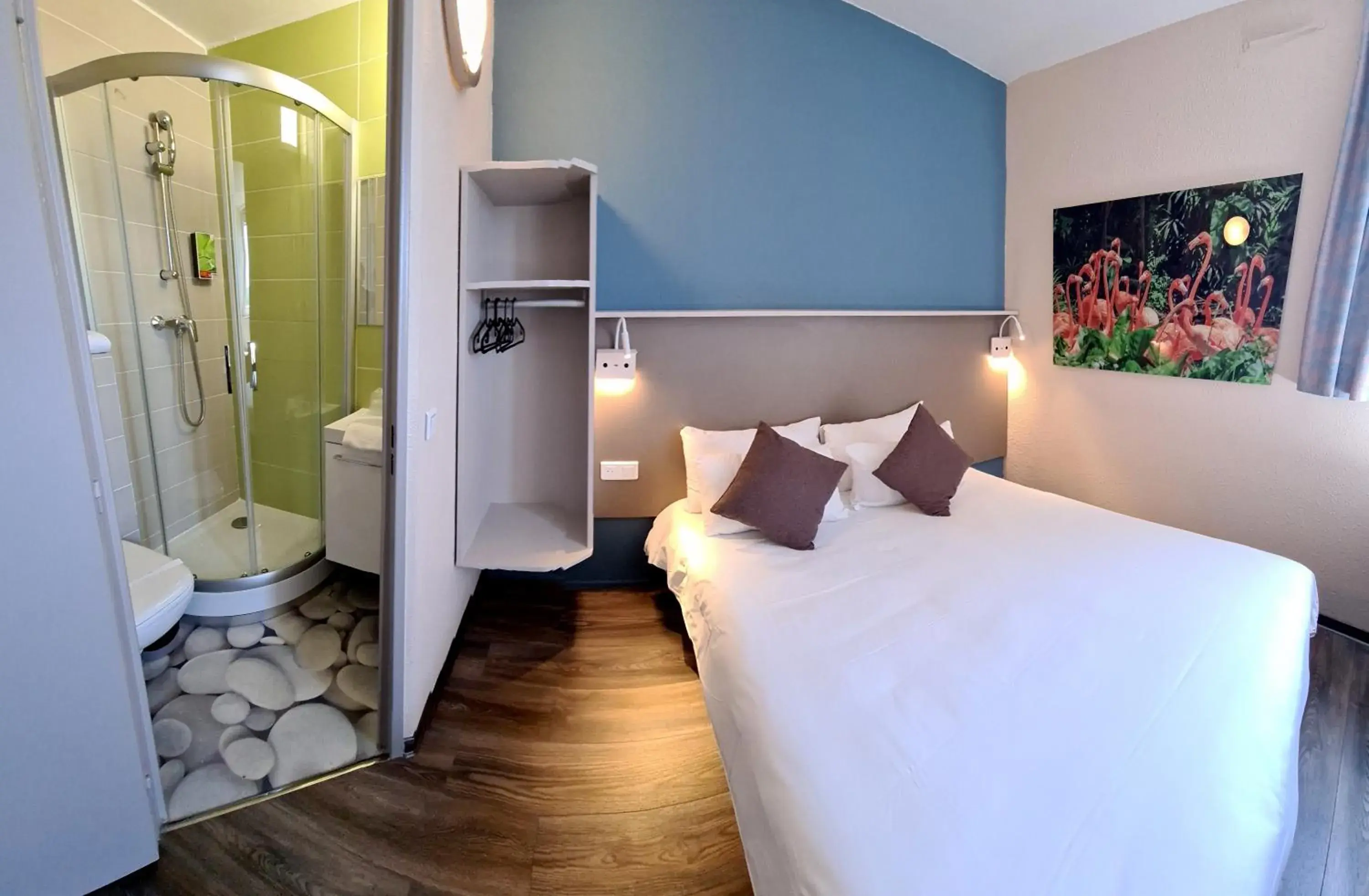Double Room in The Originals City Hôtel Marseille Aéroport Double Room in The Originals City Hôtel Marseille Aéroport