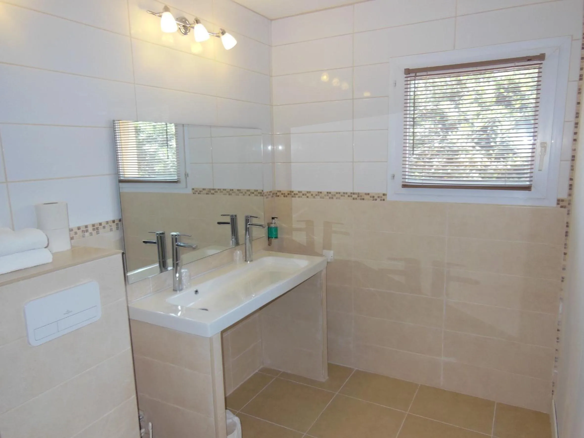 Bathroom in Villa Martégale Hôtel Restaurant