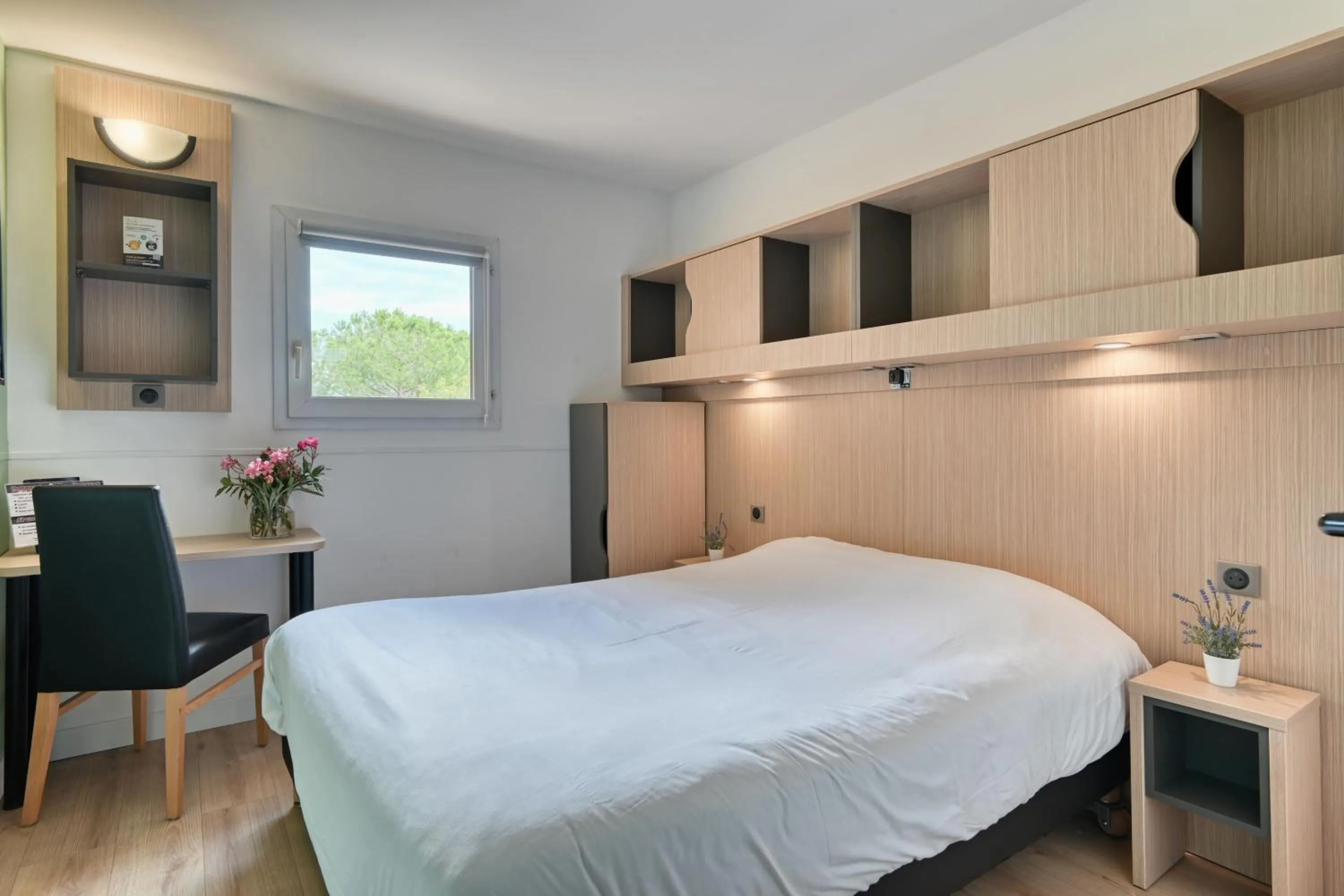 Photo of the whole room, Bed in Villa Martégale Hôtel Restaurant