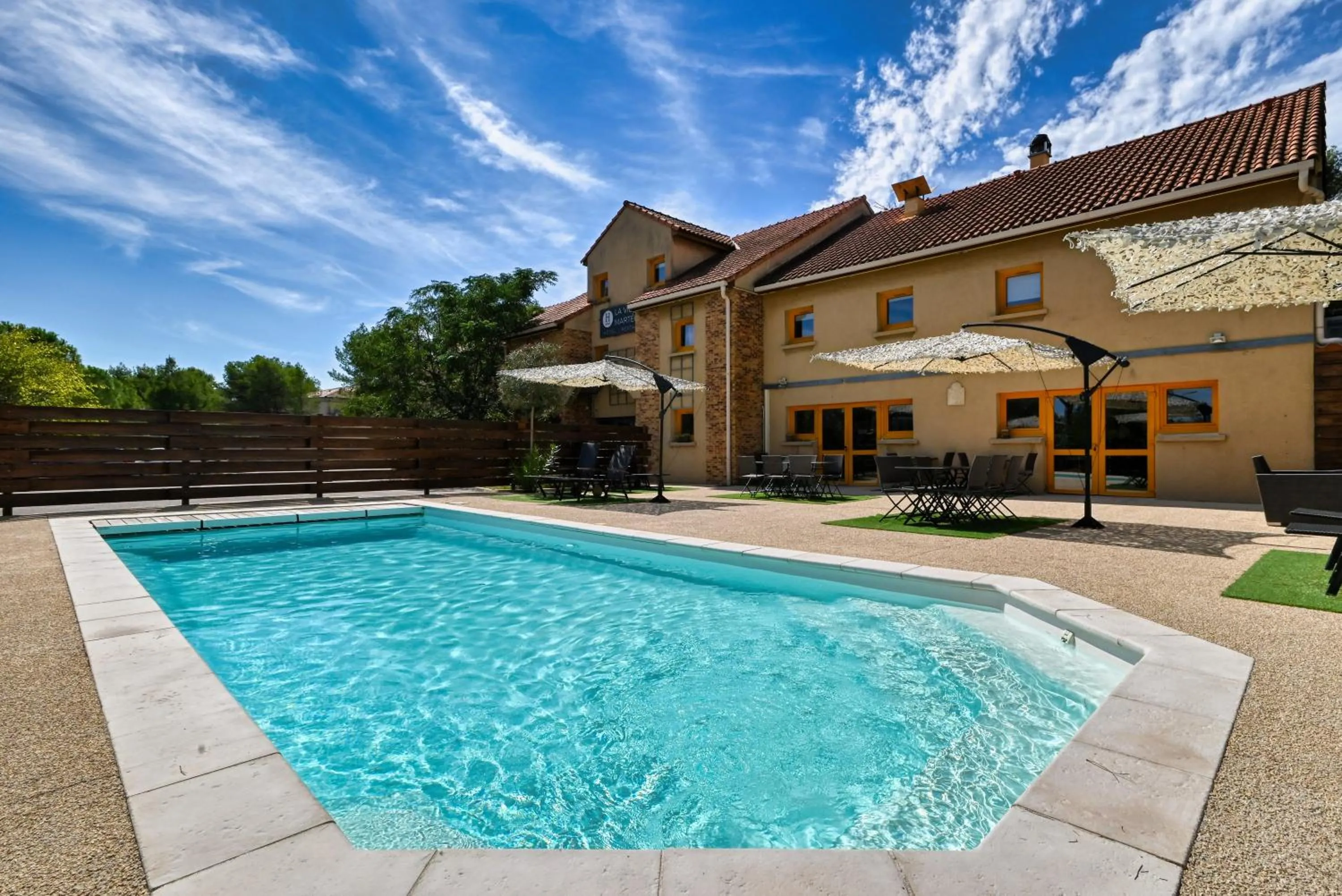 Swimming pool in Villa Martégale Hôtel Restaurant