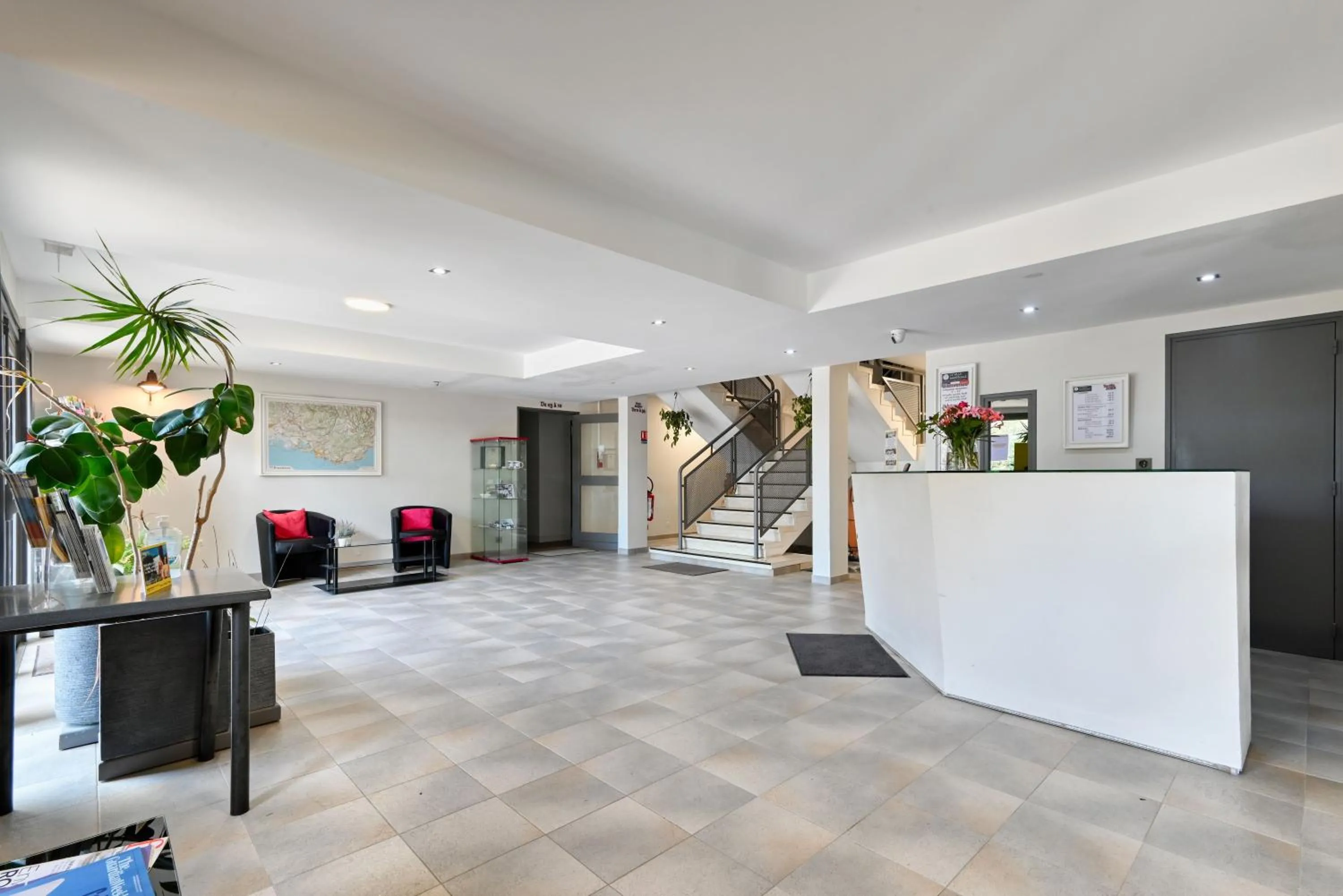 Lobby or reception in Villa Martégale Hôtel Restaurant
