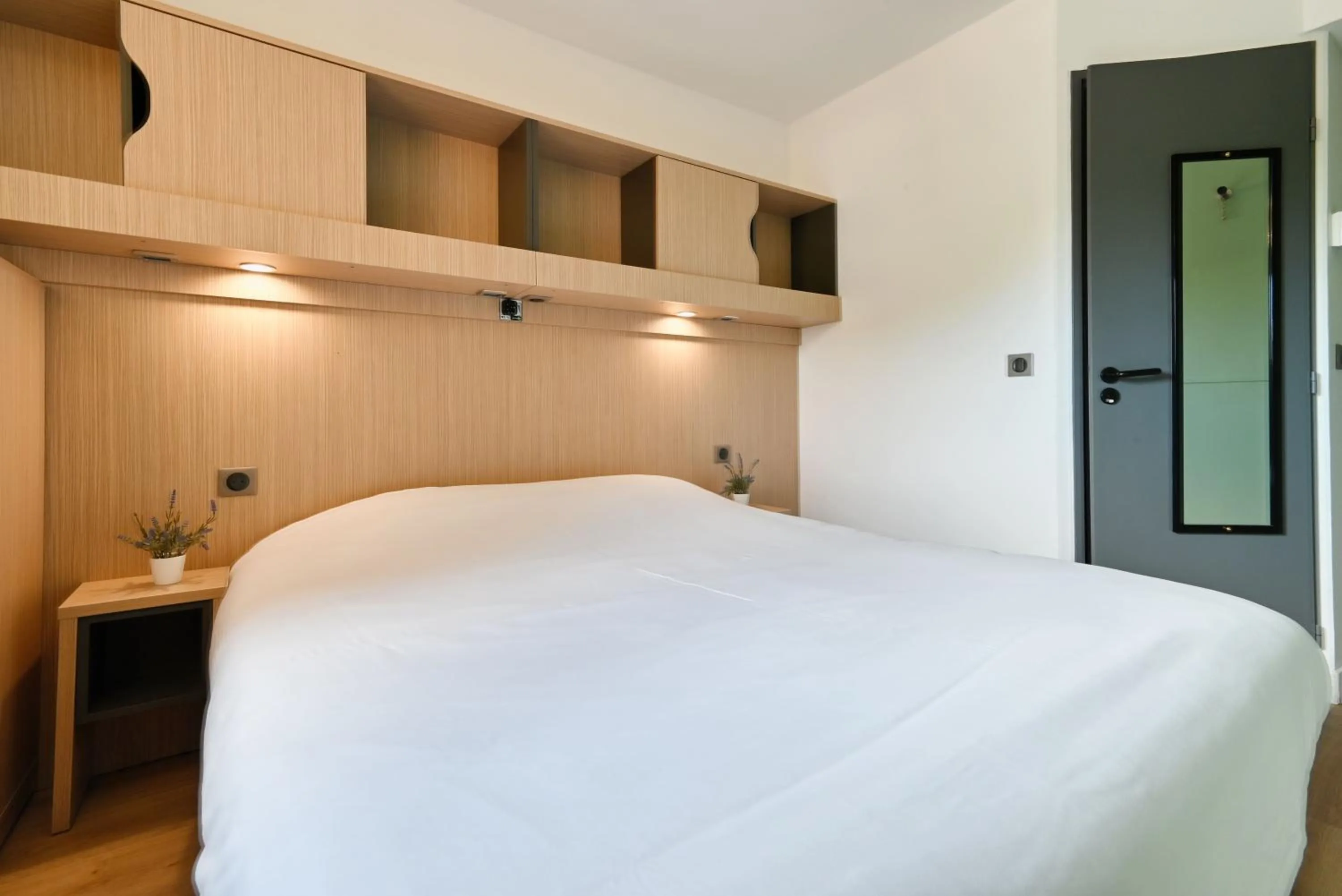 Bed in Villa Martégale Hôtel Restaurant