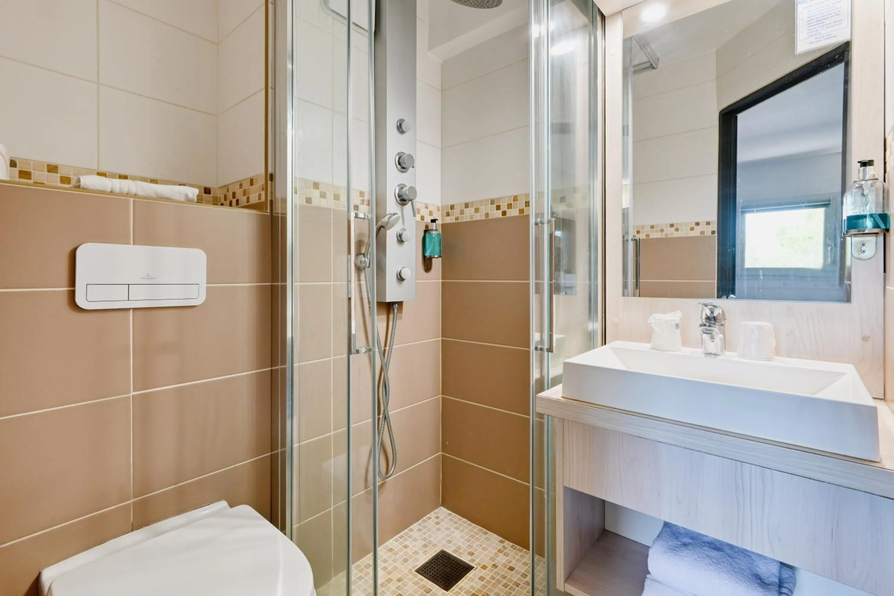 Bathroom in Villa Martégale Hôtel Restaurant