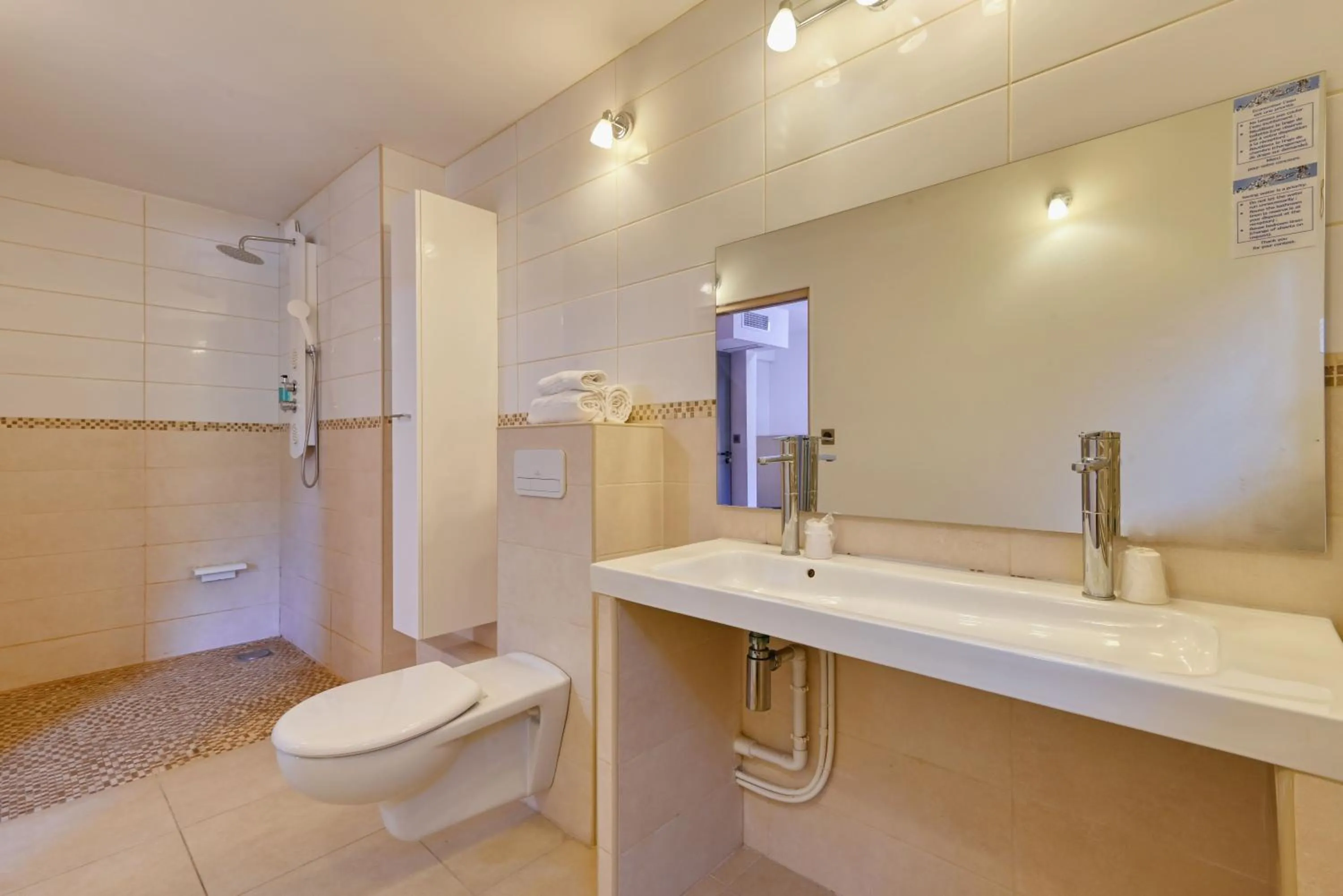 Bathroom in Villa Martégale Hôtel Restaurant